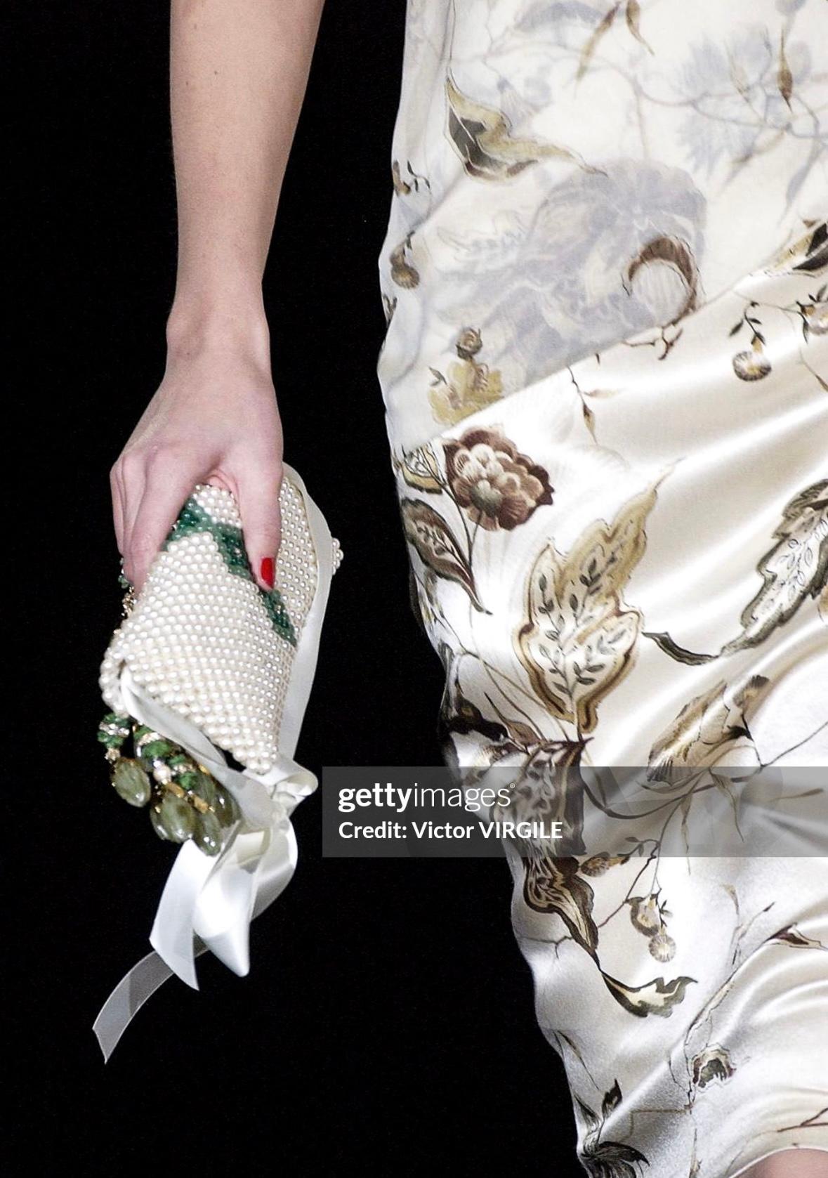 S/S 2004 Valentino Haute Couture Runway Faux Pearl Rhinestone Coral Clutch In Excellent Condition In West Hollywood, CA