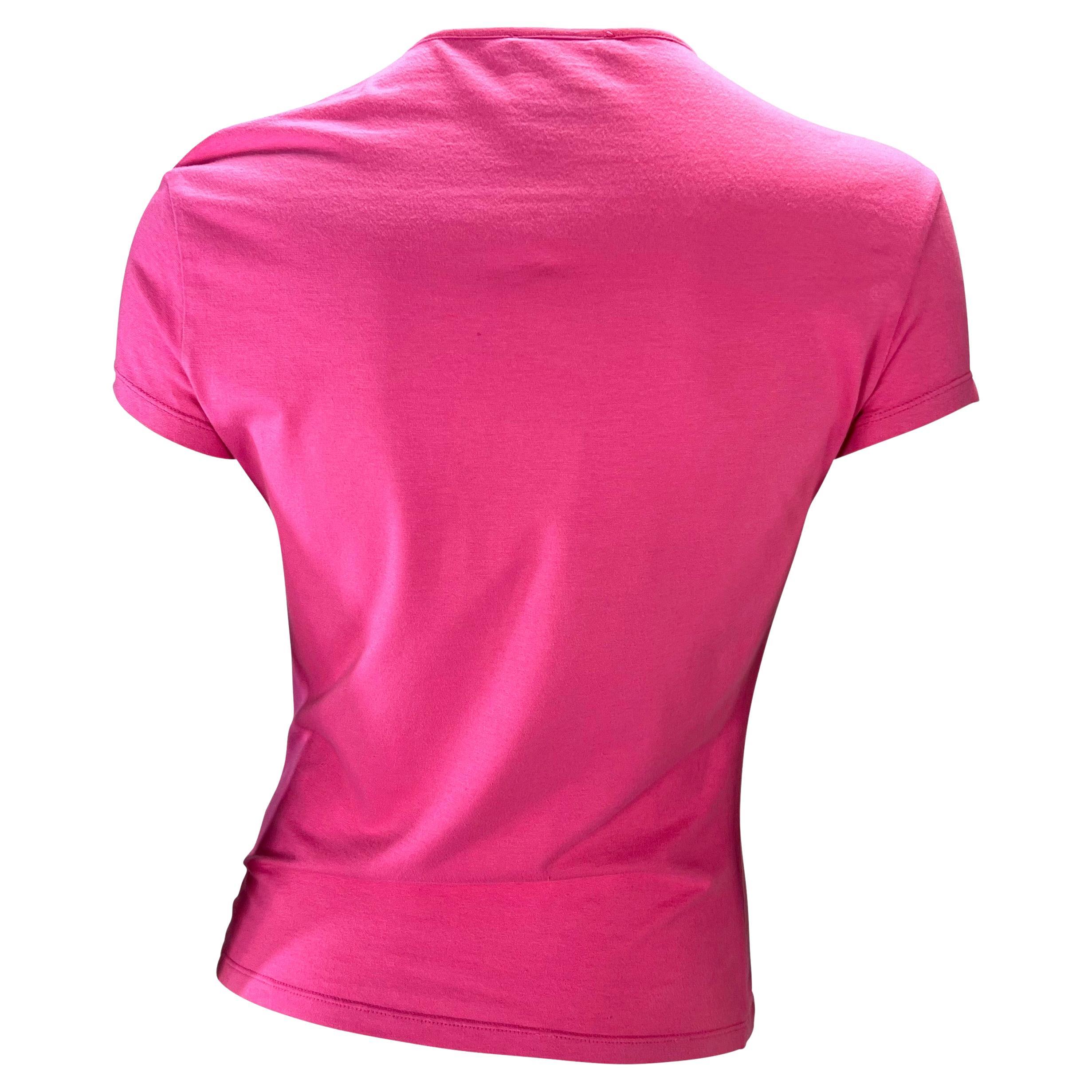 F/S 2004 Versace by Donatella Rosa Strass 'DV' Monogrammiertes Stretch-T-Shirt aus Stretch Y2K (Pink) im Angebot