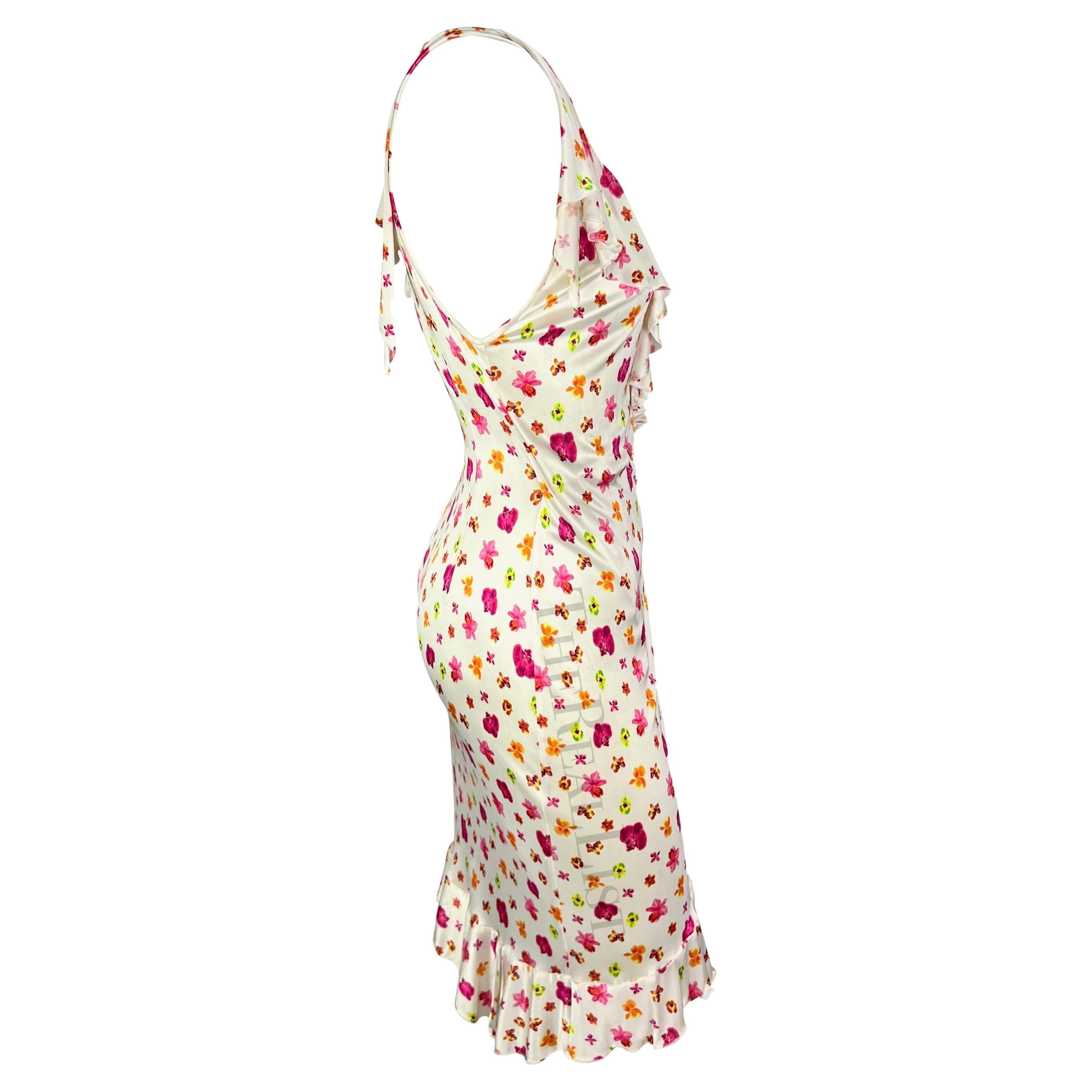 F/S 2004 Versace by Donatella Weißes Wickelkleid mit Rüschen und Orchideenmuster im Angebot 7