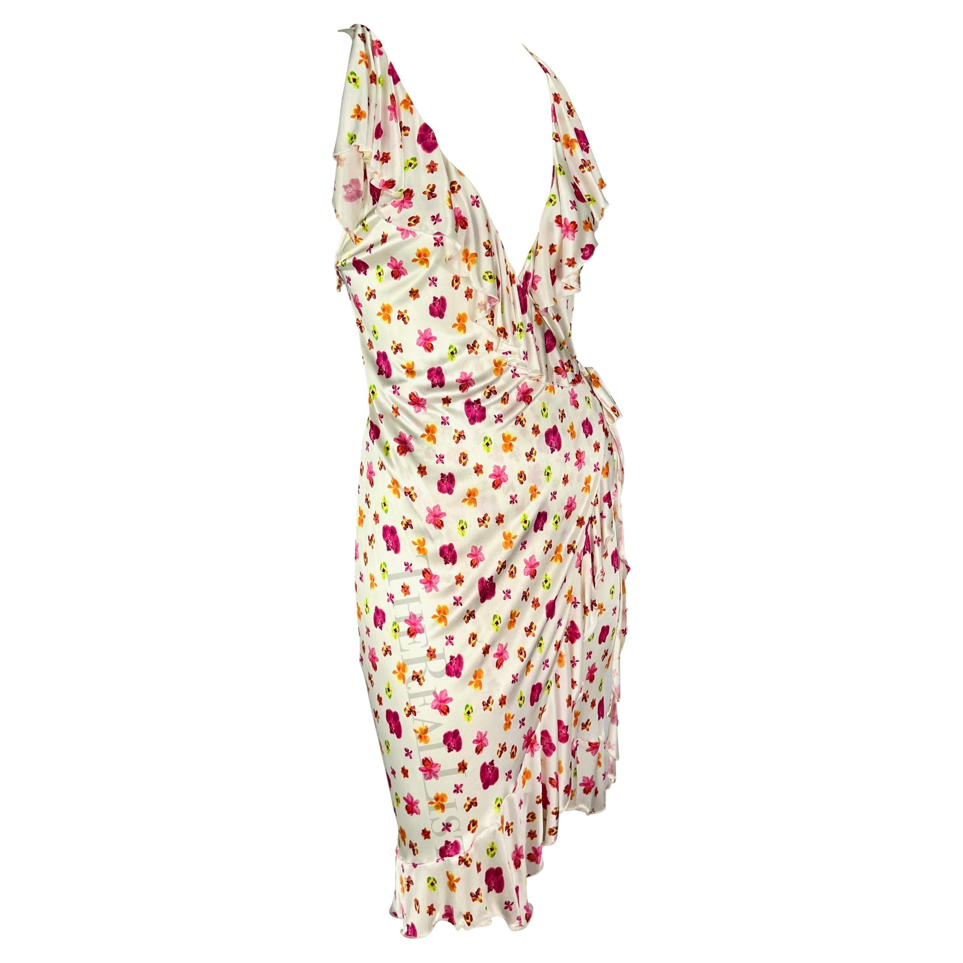 F/S 2004 Versace by Donatella Weißes Wickelkleid mit Rüschen und Orchideenmuster Damen im Angebot