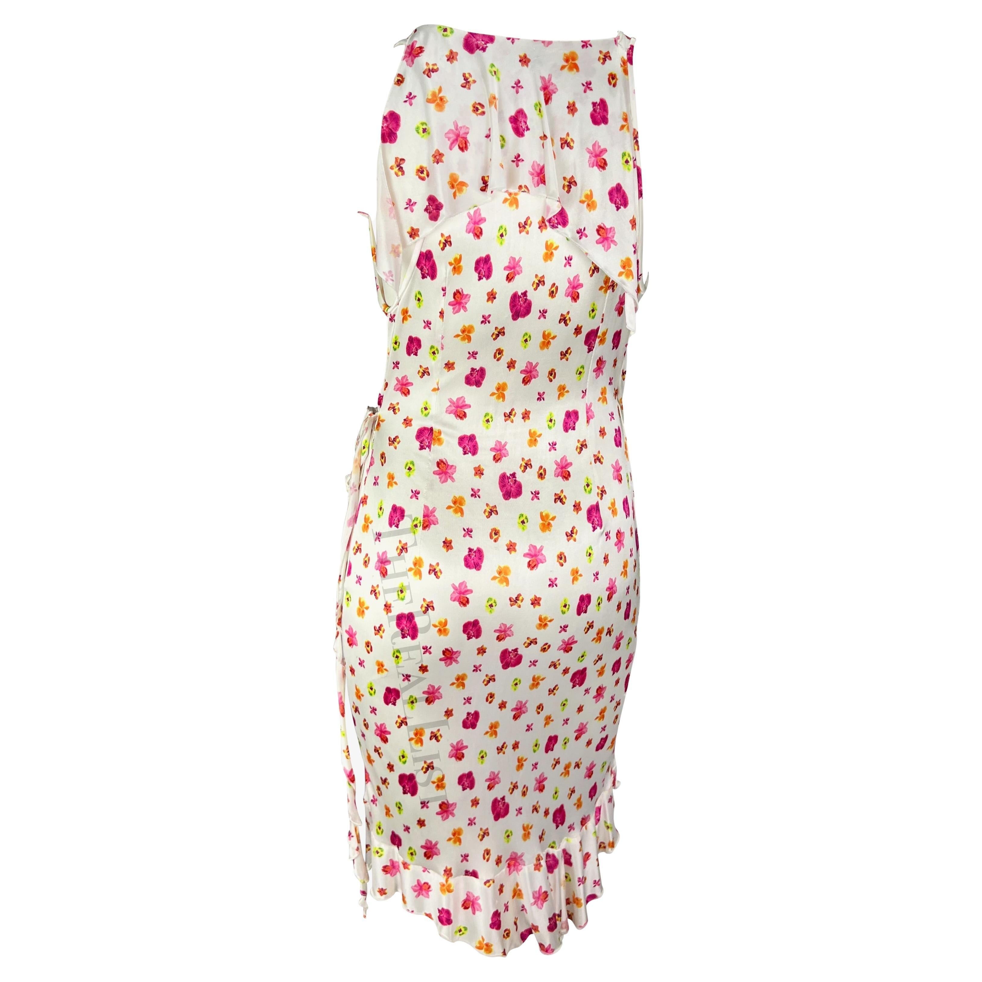 F/S 2004 Versace by Donatella Weißes Wickelkleid mit Rüschen und Orchideenmuster im Angebot 5
