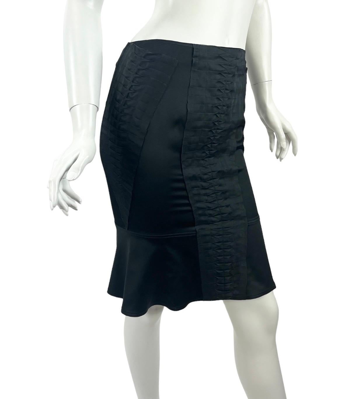 Vintage Tom Ford for Gucci Pleated Silk Skirt,
S/S 2004 Runway Collection
Italian size - 40 
Black 
91% Silk, 9% Spandex
Measurements: Length - 21