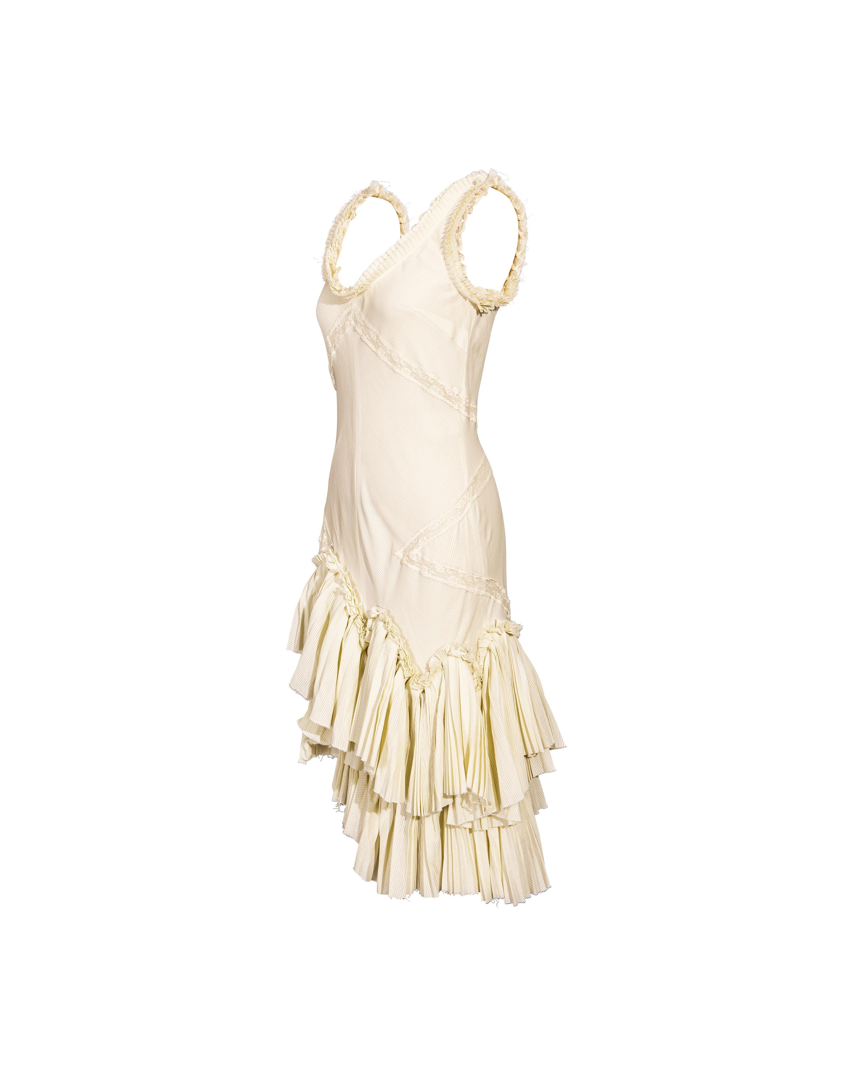 S/S 2005 Alexander McQueen (Lifetime) Pale Yellow Pleated and Lace Cotton Dress In Excellent Condition For Sale In North Hollywood, CA