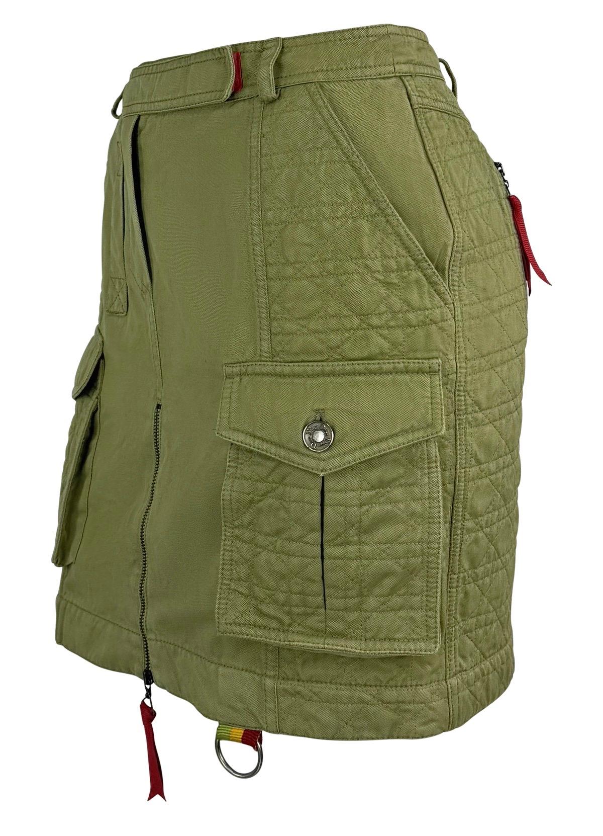 F/S 2005 Christian Dior by John Galliano Logo Gesteppter olivgrüner Cargo-Rock mit Logo Damen im Angebot