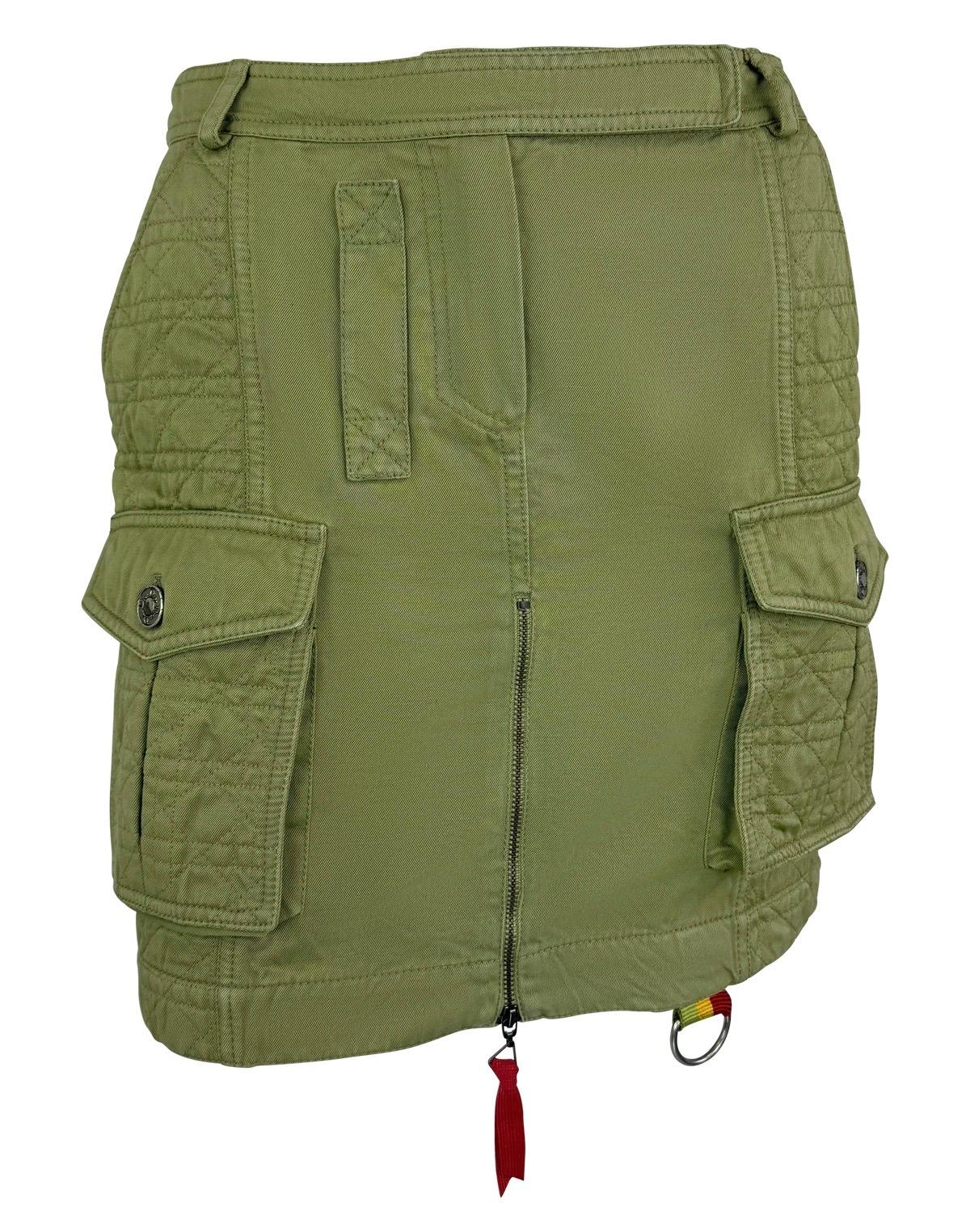 F/S 2005 Christian Dior by John Galliano Logo Gesteppter olivgrüner Cargo-Rock mit Logo im Angebot 1