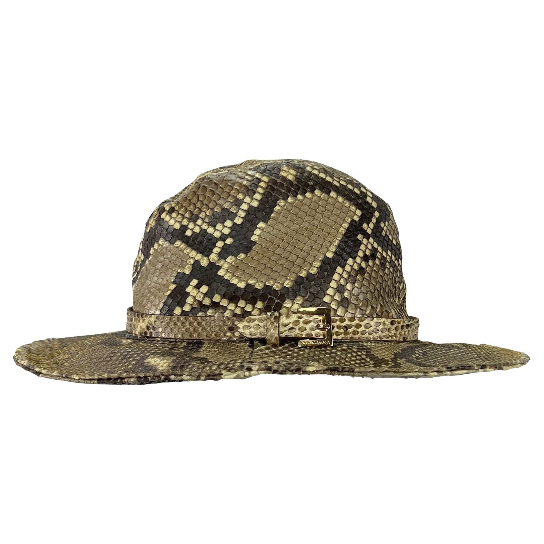 Cappello a tesa larga con fibbia e logo Dolce & Gabbana P/E 2005 in vero pitone in vendita