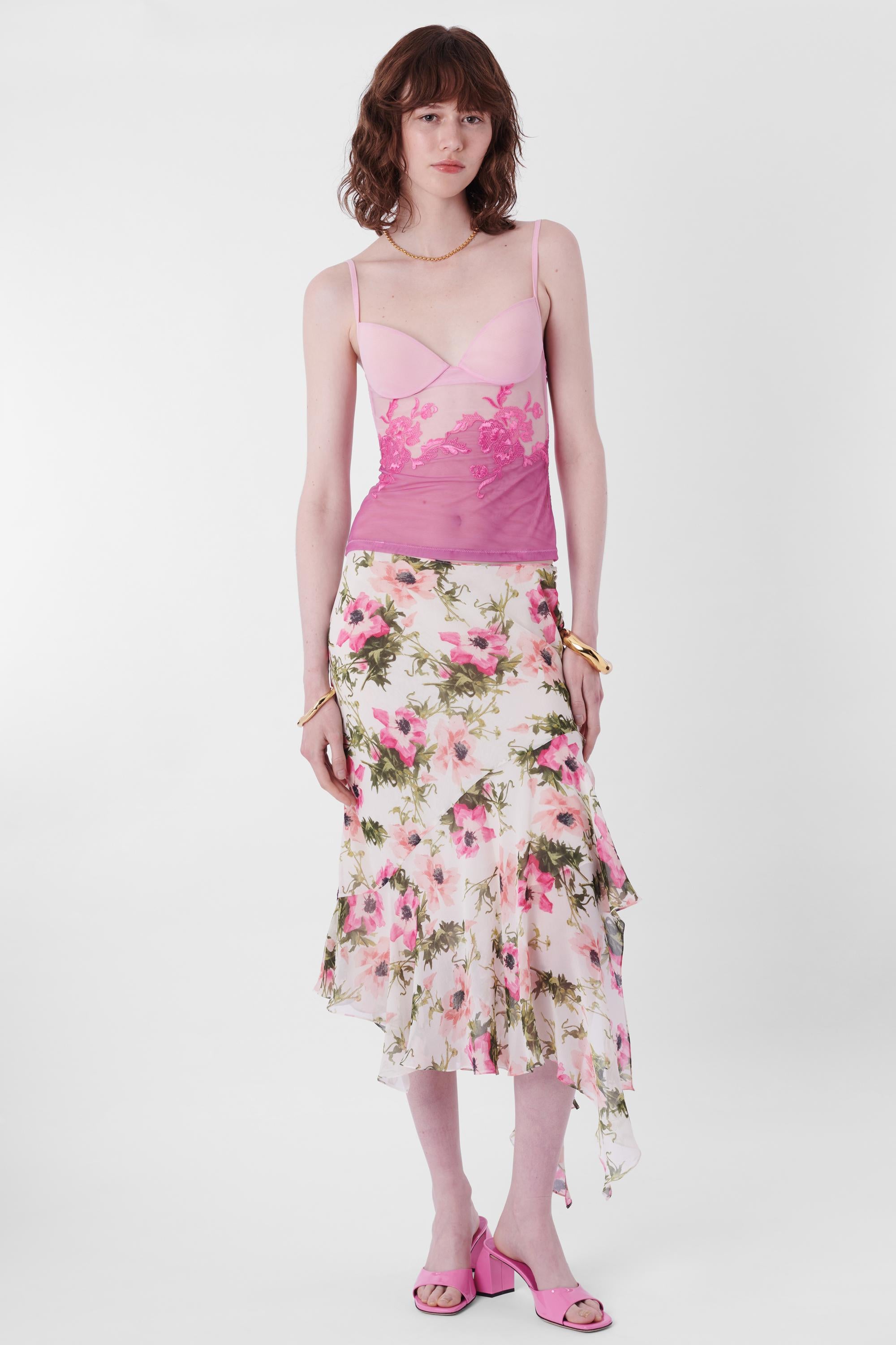 We are excited to present this incredible John Galliano S/S 2005 Floral Silk Midi Skirt. Features bias cut with ruffles down side and hem with coated buttons down side. Authenticity guaranteed.

Size: UK 10
Label size: UK 12
Modern size: UK:8- 10,