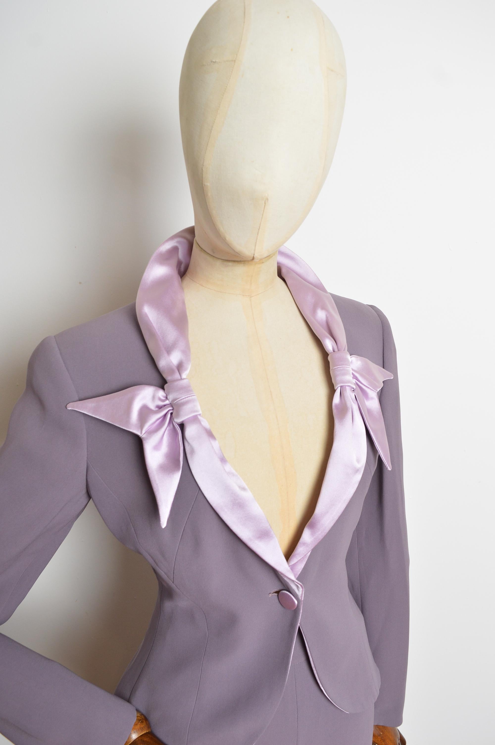 P/E 2005 Giorgio Armani Blazer lilla e viola in raso Giacca e pantaloni da abito in vendita 3
