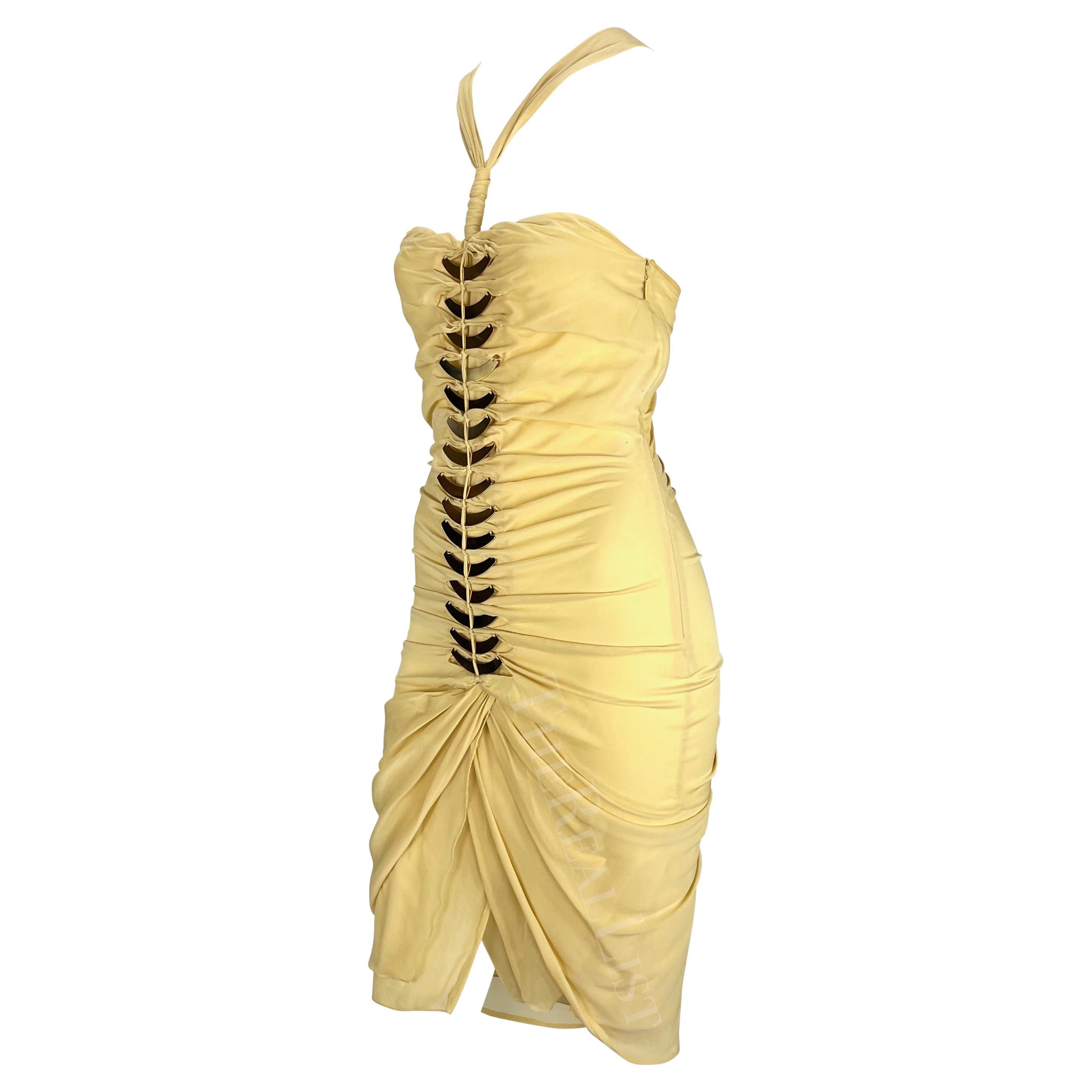 S/S 2005 Gucci Beigefarbener Ausschnitt mit goldfarbenen Metallstacheln Bodycon-Minikleid Damen im Angebot