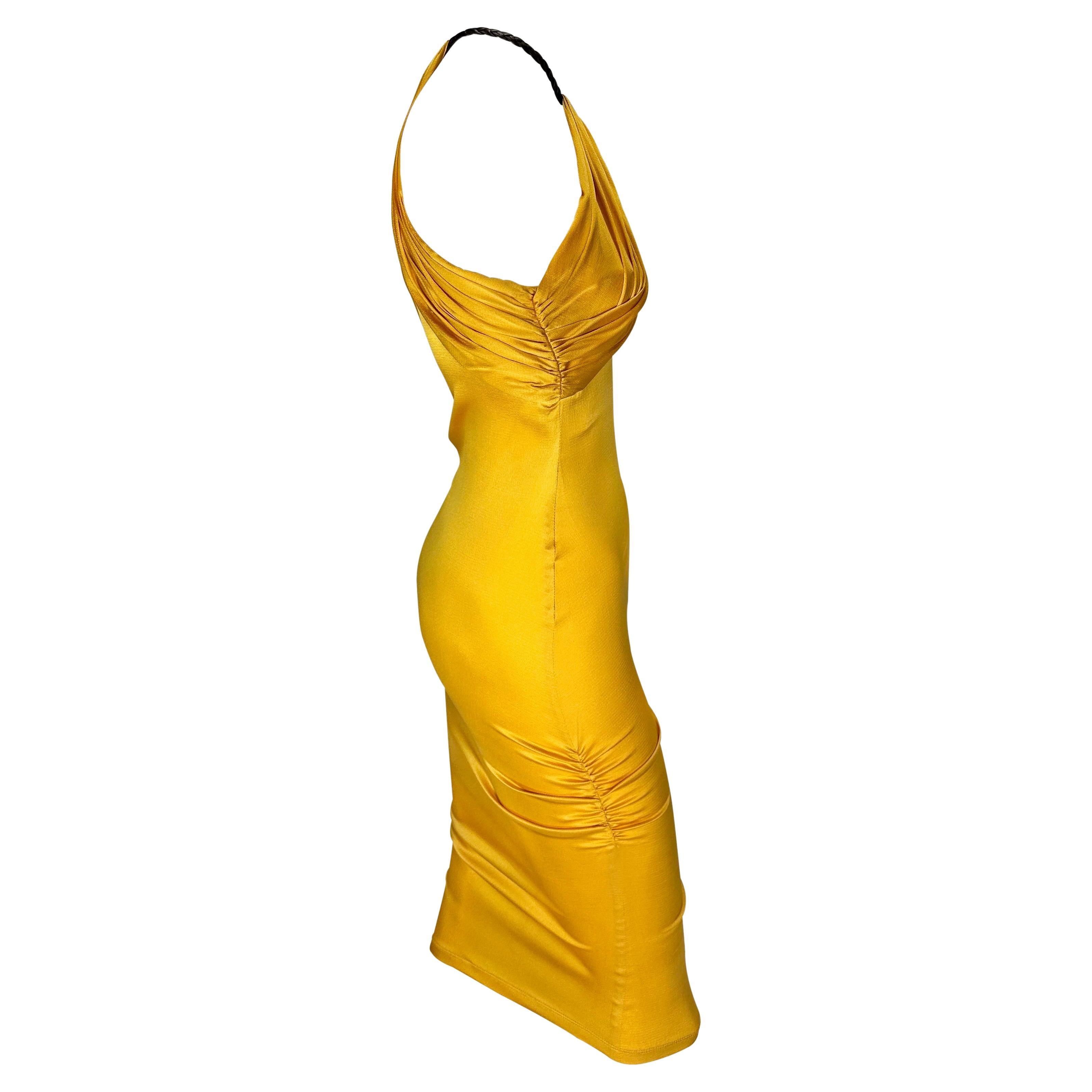 S/S 2005 Gucci Beyoncé Marigold Yellow Ruched Satin Braided Leather Halter Dress (Robe dos nu en satin tressé) en vente 4