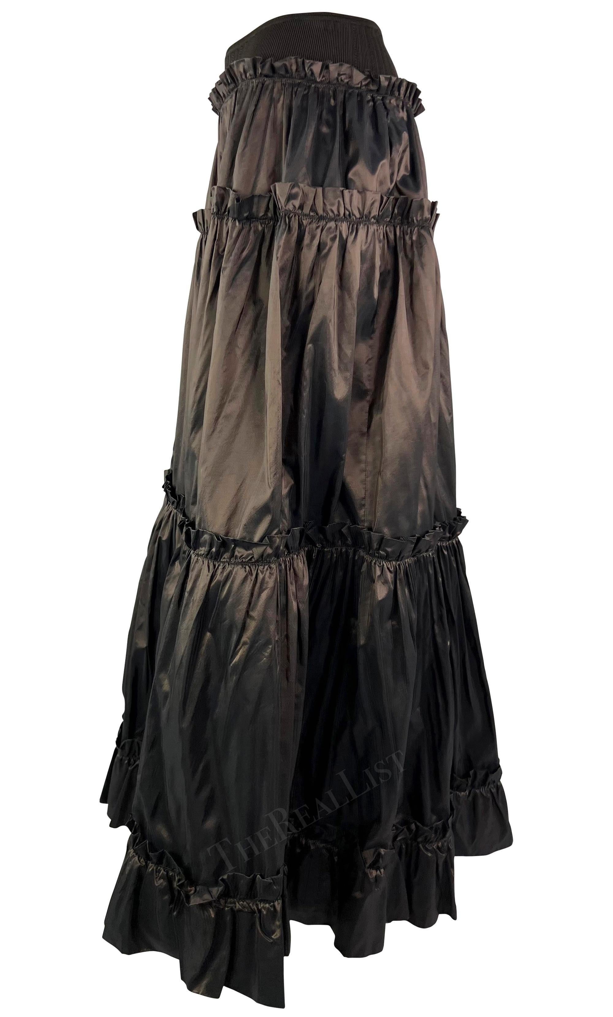 S/S 2005 Roberto Cavalli Falda acampanada de tafetán de seda con volantes marrón en venta 2