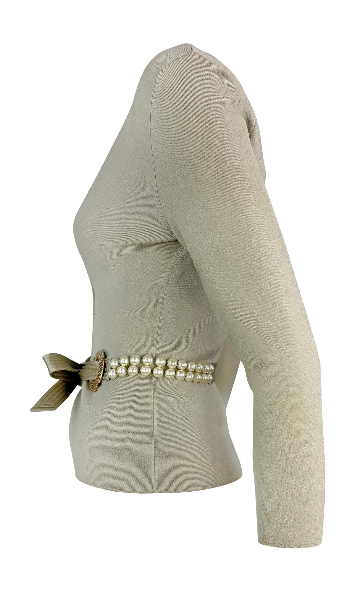S/S 2005 Valentino Garavani Kunstperlen Sage Grün Taupe Cardigan Tank Knit Set (Grau) im Angebot
