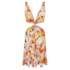 Collection printemps-été 2005 de Valentino : robe de défilé rose-orange à découpes florales et effet torsadé, décolleté plongeant, n° 8