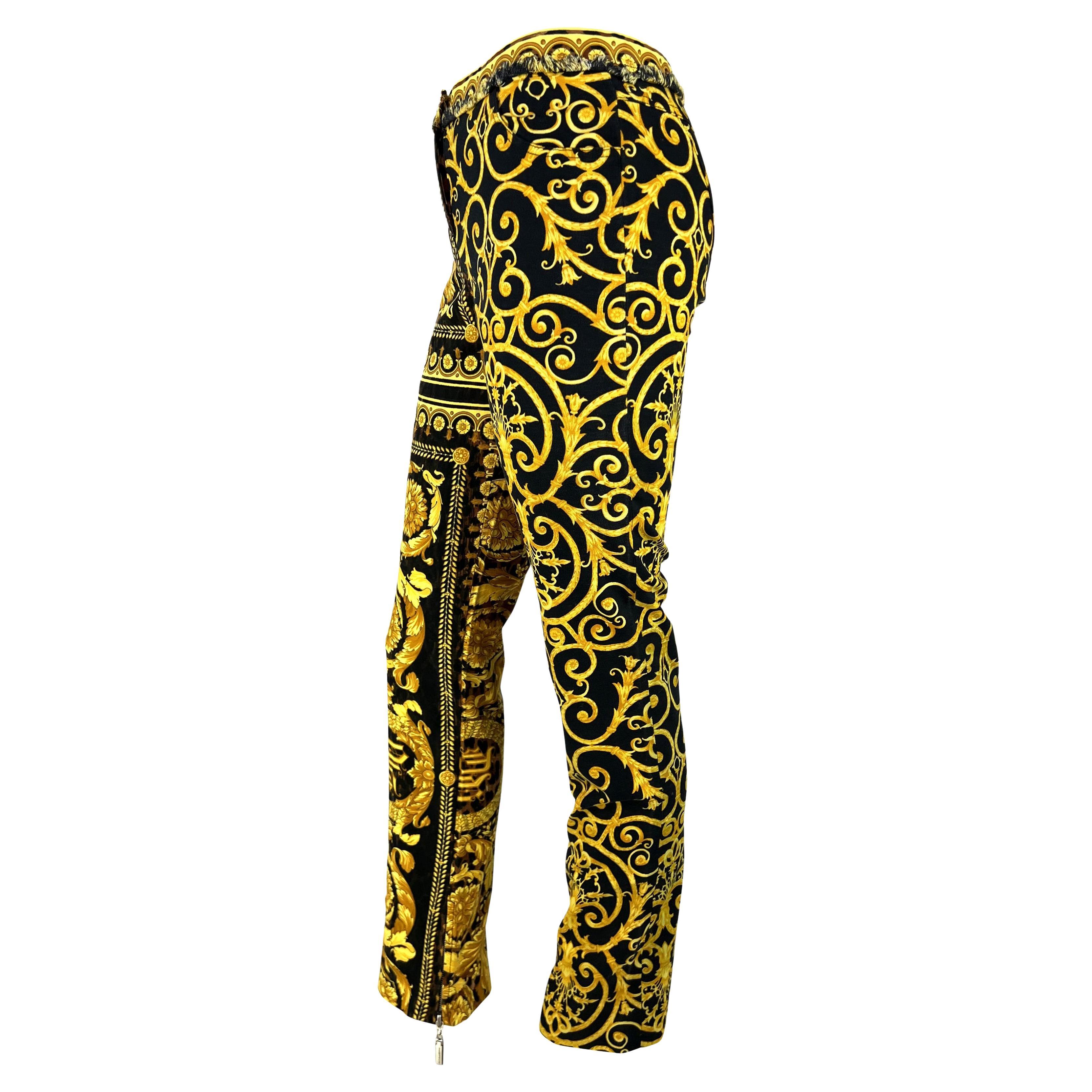F/S 2005 Versace by Donatella Chaos Couture Jeans mit goldenem Leoparden-Barockdruck und Leopardenmuster (Braun) im Angebot