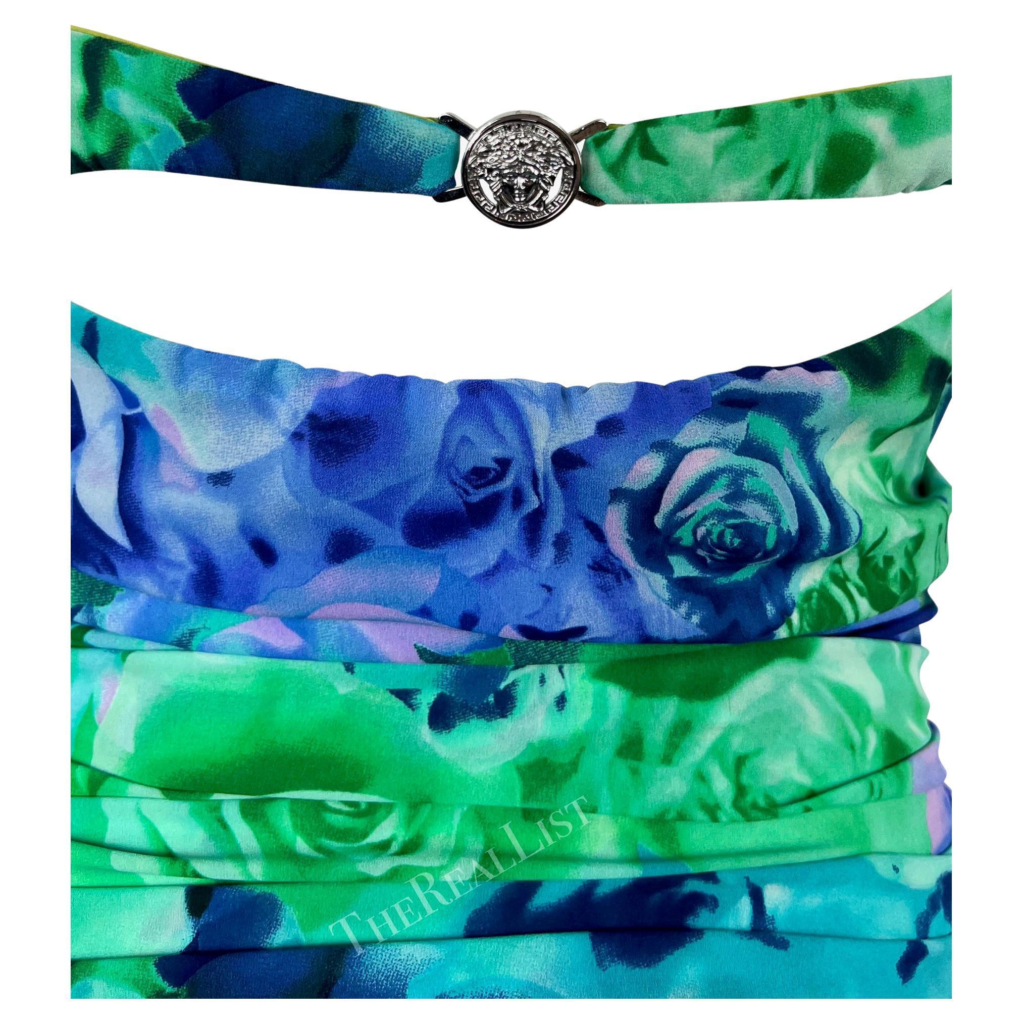 Versace by Donatella Medusa - Robe moulante à boucle verte, bleue et rose, printemps-été 2005 en vente 1