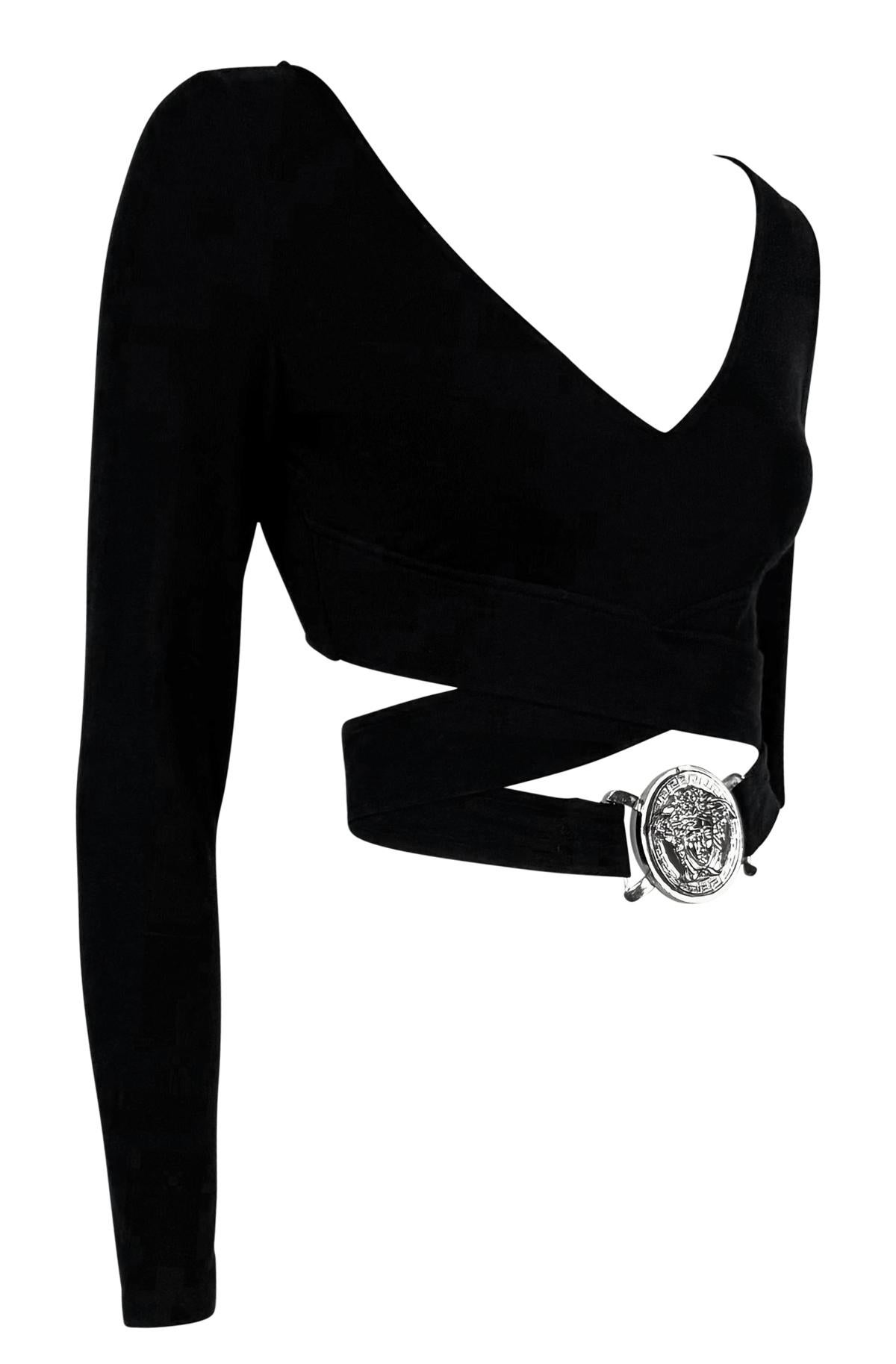 S/S 2005 Versace by Donatella Versace - Top court stretch noir avec boucle Medusa surdimensionnée en vente 2