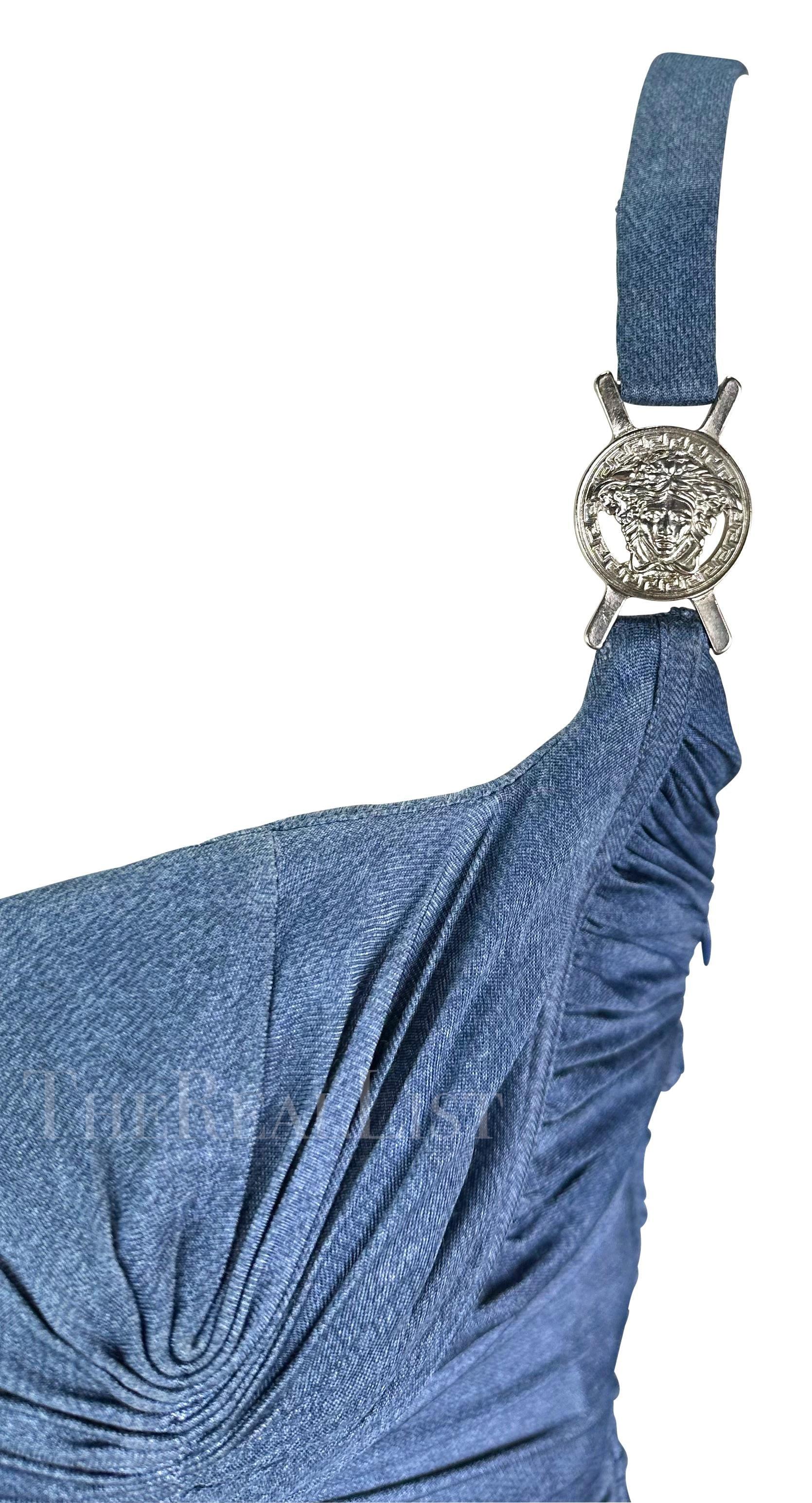 S/S 2005 Versace by Donatella Laufsteg Gerafftes Trompe L'œil Denim Blaues Minikleid Damen im Angebot