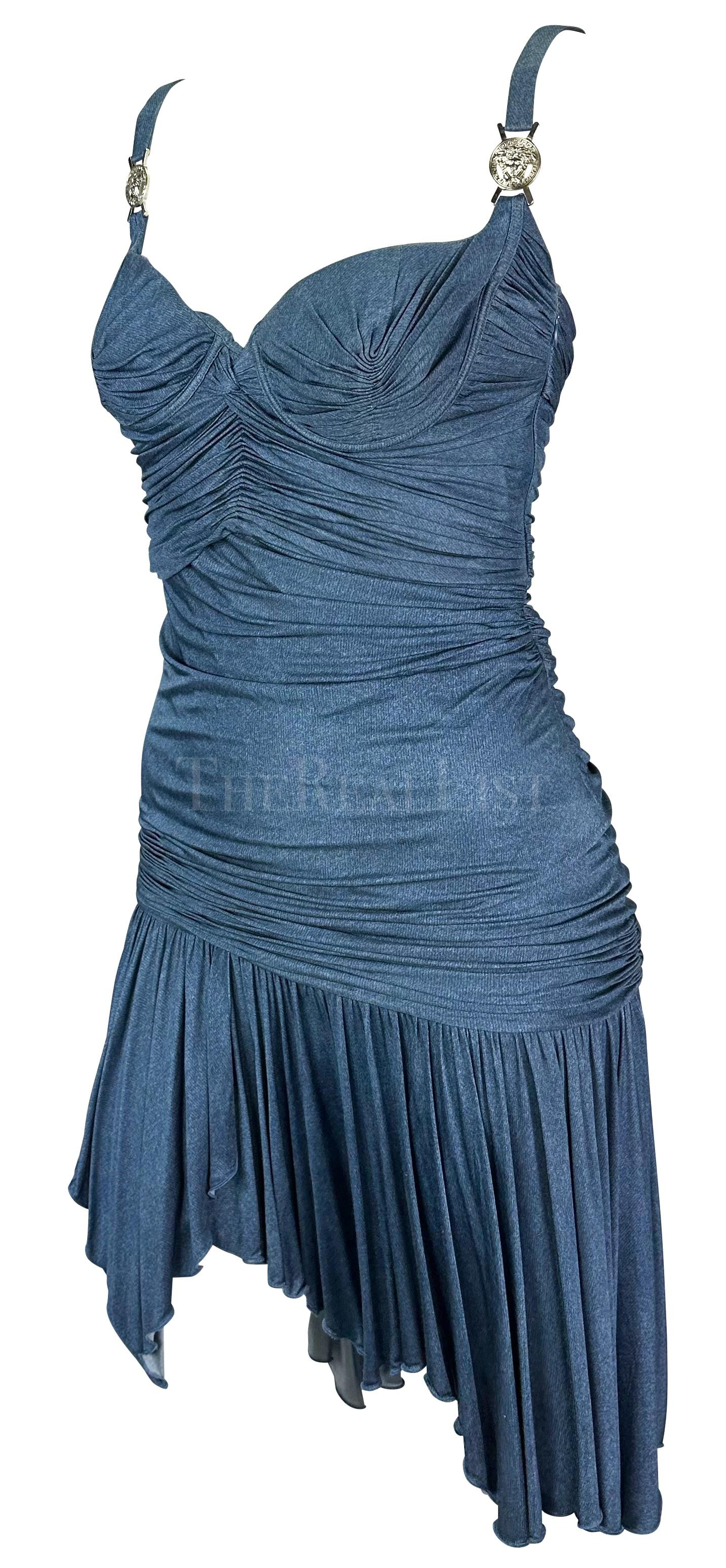 S/S 2005 Versace by Donatella Versace Runway Mini robe froncée en trompe l'œil en denim bleu en vente 1
