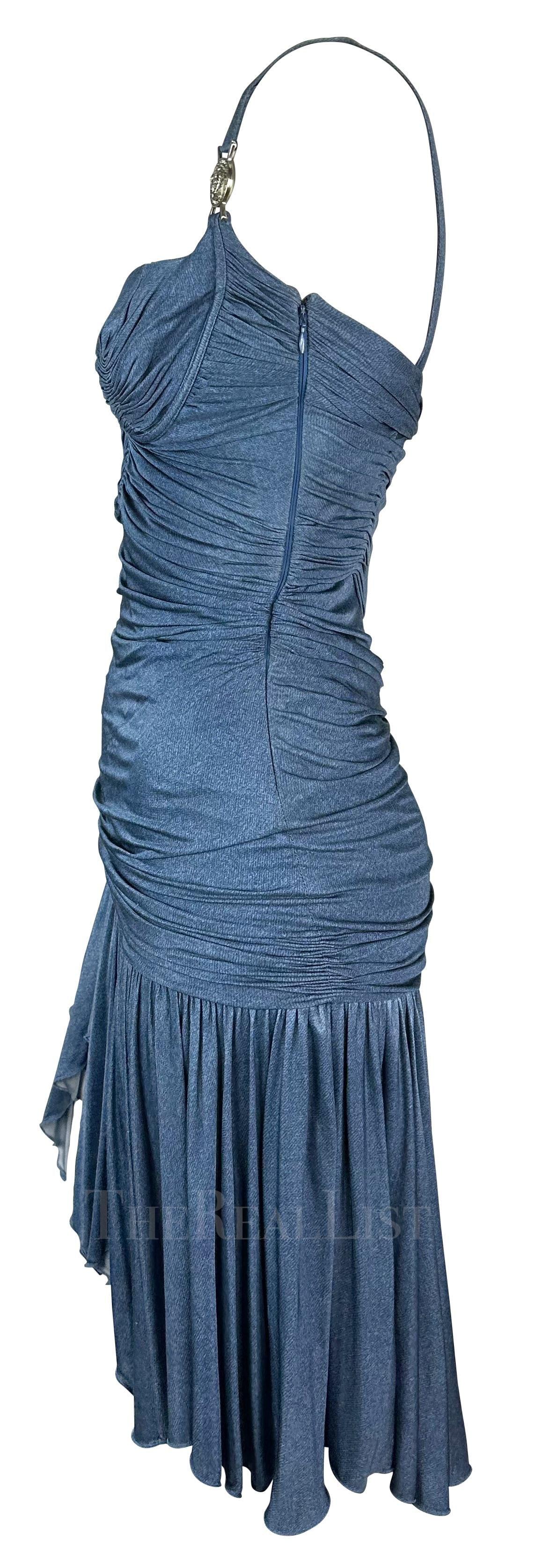S/S 2005 Versace by Donatella Laufsteg Gerafftes Trompe L'œil Denim Blaues Minikleid im Angebot 3