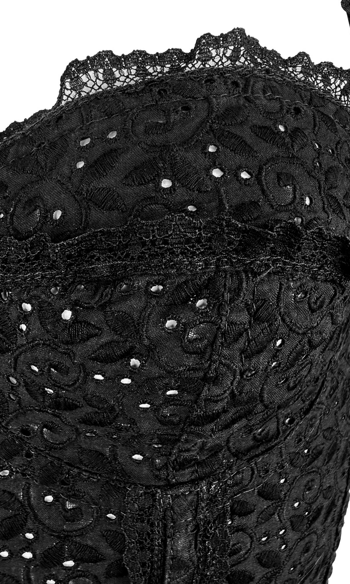 Dalla collezione Primavera/Estate 2006 di Dolce & Gabbana, questo top bustier nero è realizzato con un intricato ricamo floreale ad occhielli. L'imbottitura strutturata garantisce una vestibilità scolpita, mentre le rifiniture in pizzo sulla