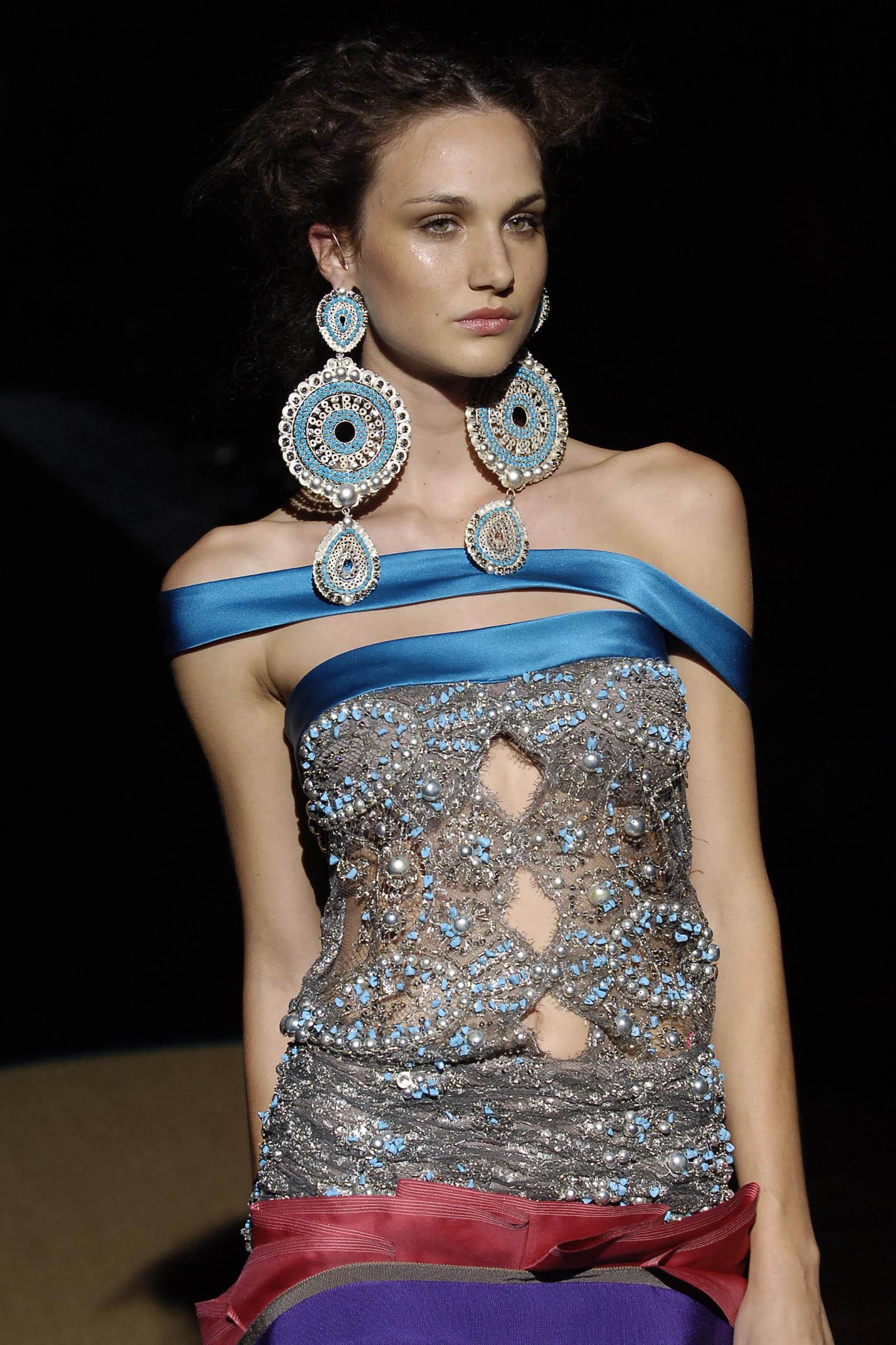 S/S 2006 Gianfranco Ferré Transparentes Türkis Perlenbesetztes Ärmelloses Braunes Tunika-Oberteil (Grün) im Angebot