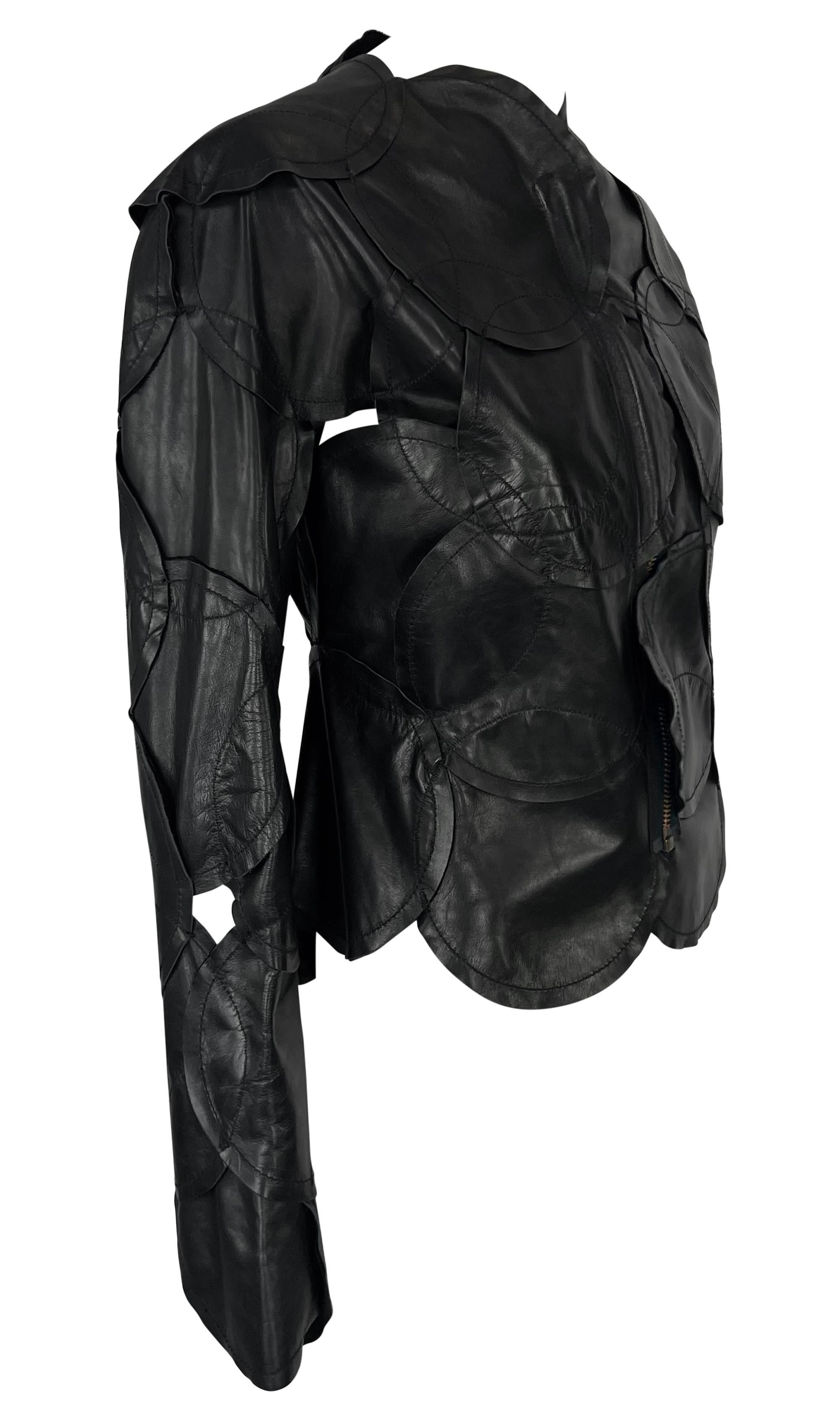S/S 2006 Maison Martin Margiela Pasarela Chaqueta redonda de cuero negro abierta con parches en venta 2