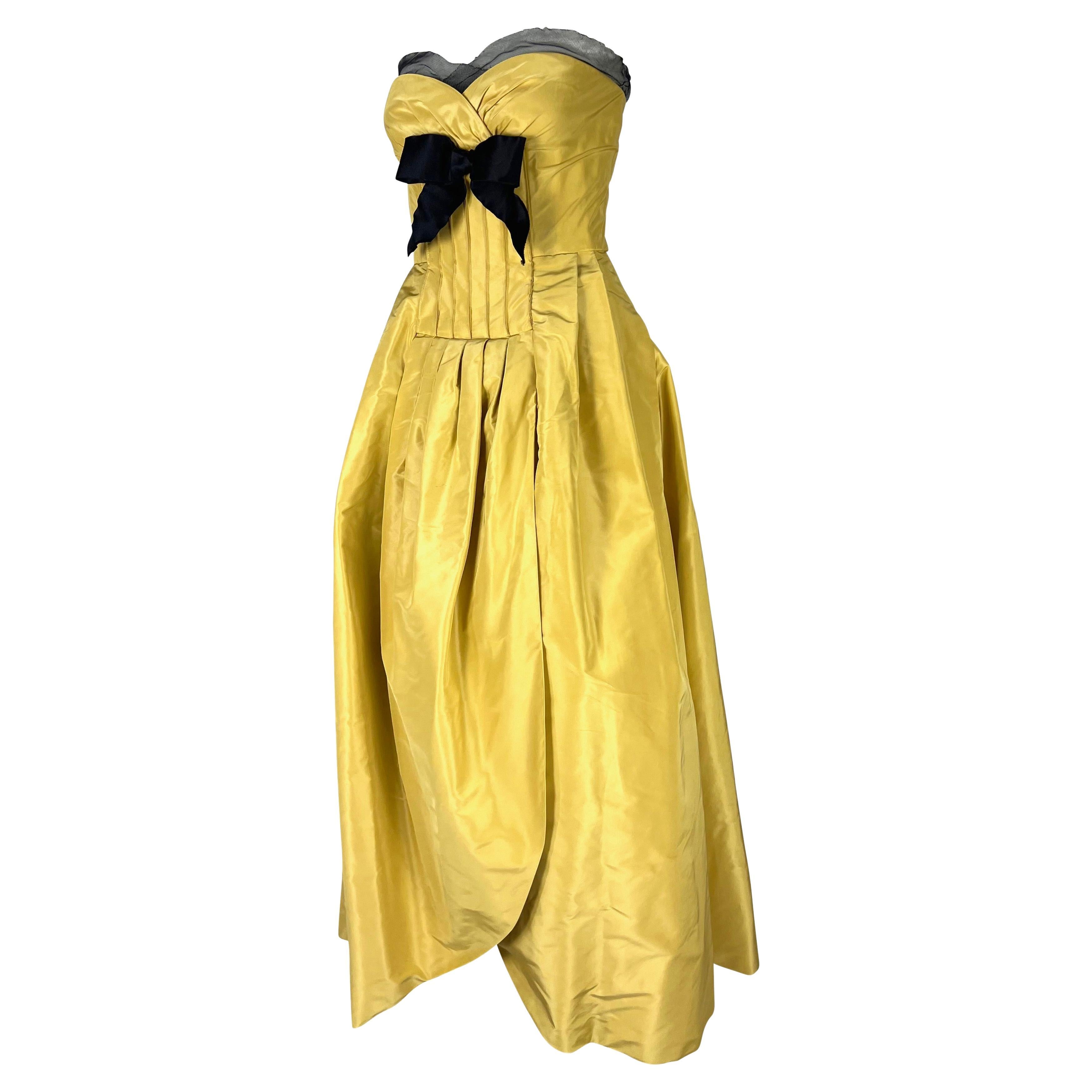 S/S 2006 Oscar de La Renta Runway Yellow Silk Taffeta Boned Corset Bow Gown In Good Condition In West Hollywood, CA