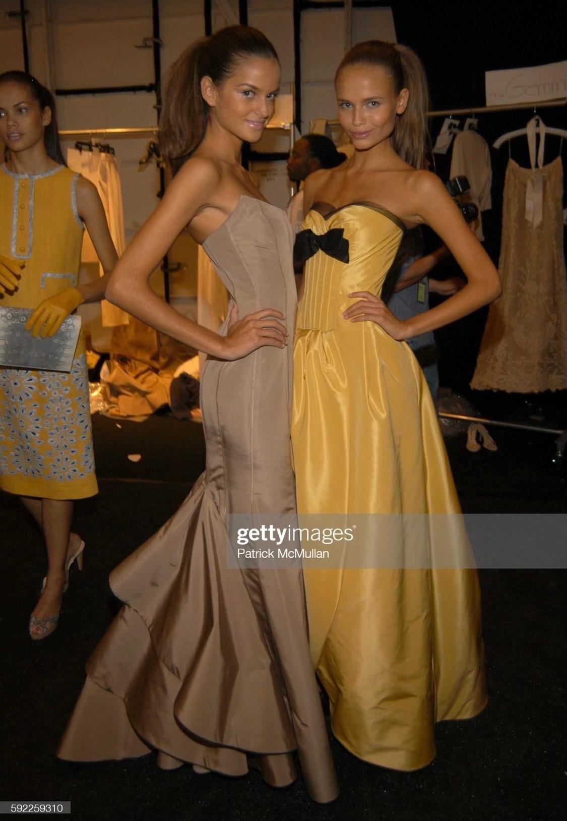 S/S 2006 Oscar de La Renta Runway Yellow Silk Taffeta Boned Corset Bow Gown 2