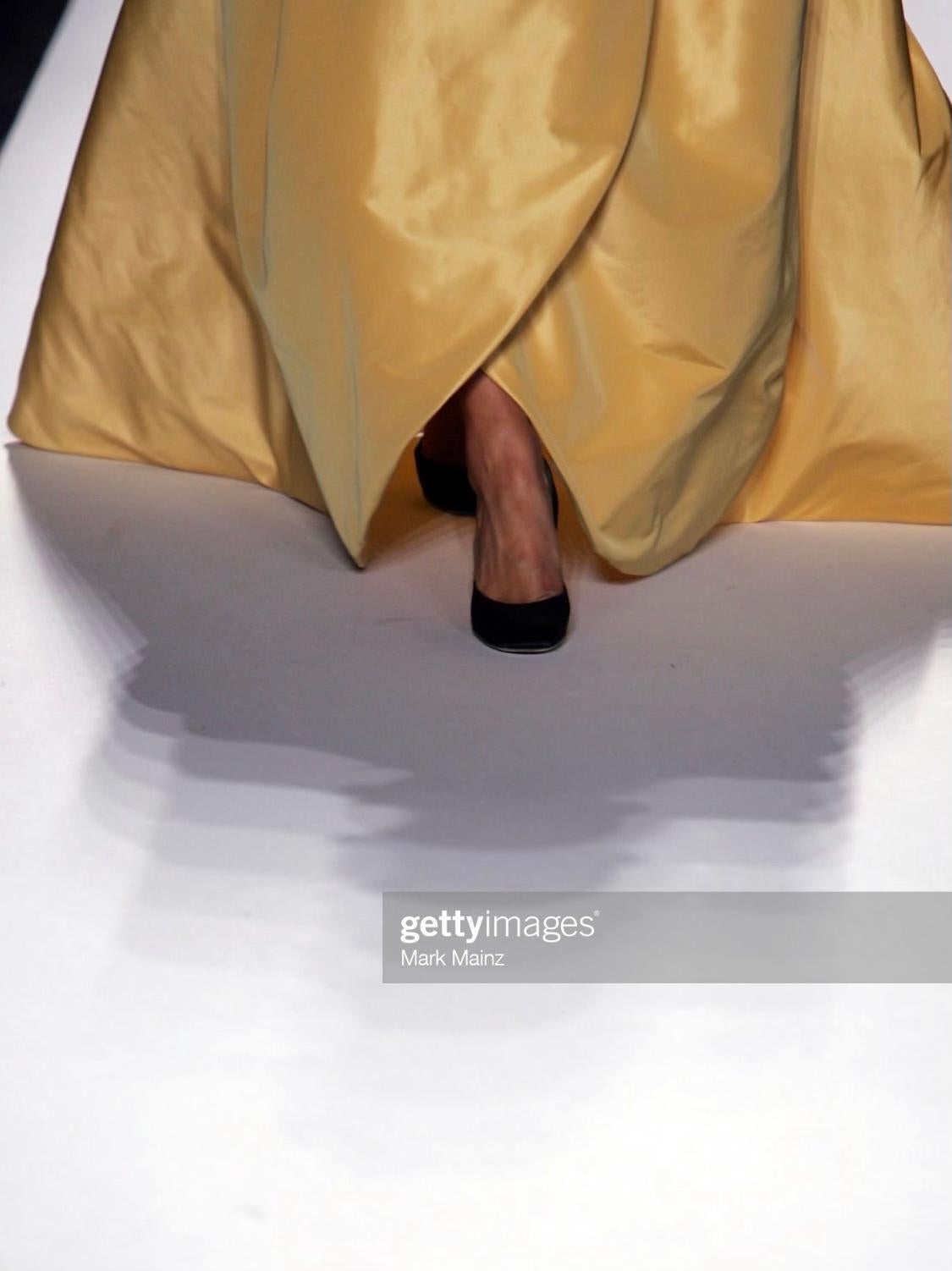 S/S 2006 Oscar de La Renta Runway Yellow Silk Taffeta Boned Corset Bow Gown 3
