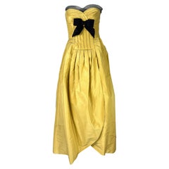 S/S 2006 Oscar de La Renta Runway Yellow Silk Taffeta Boned Corset Bow Gown