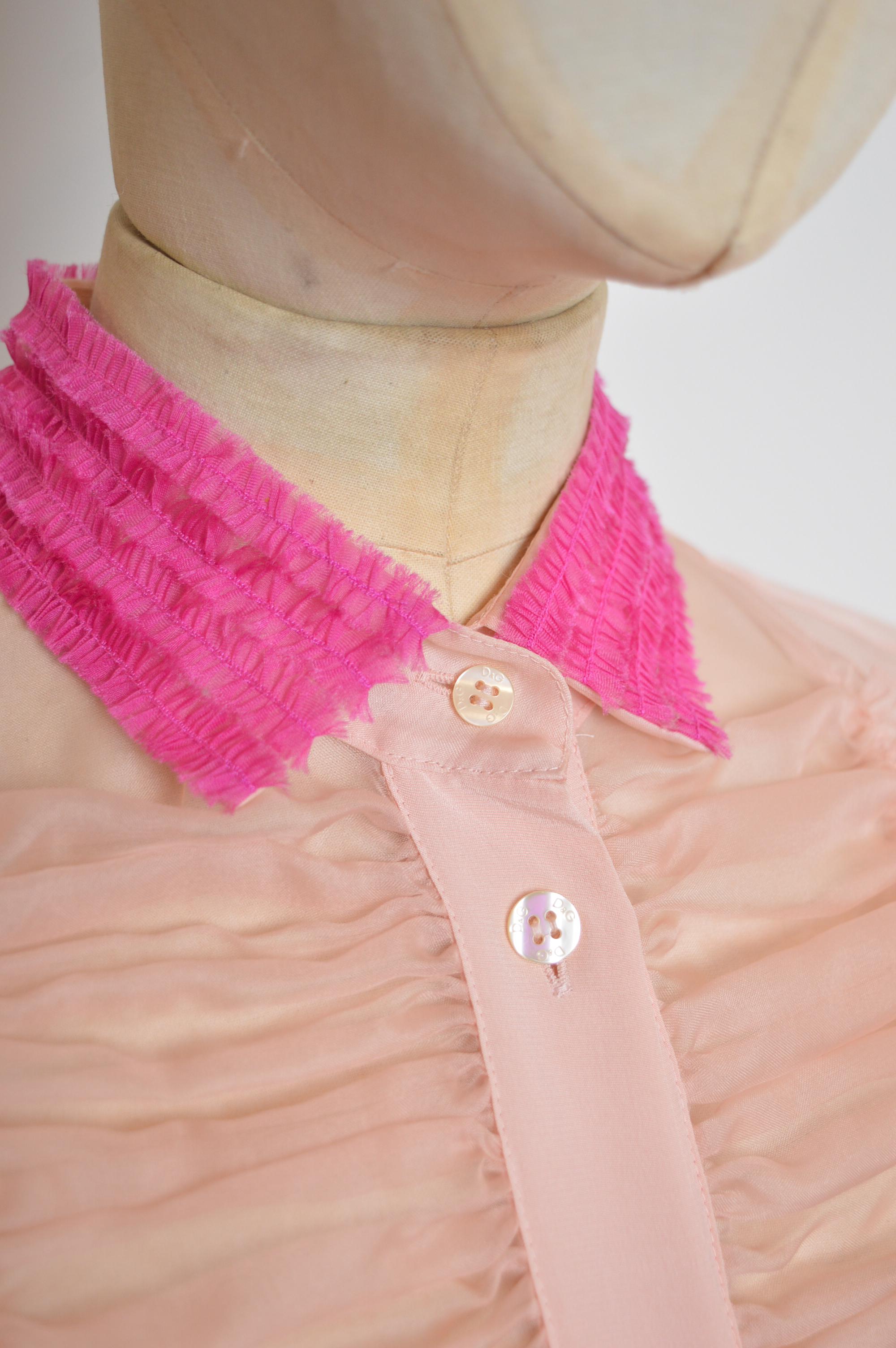 S/S 2006 Pink Tulle Dolce & Gabbana Ruffled Silk Blouse and matching Skirt suit For Sale 6
