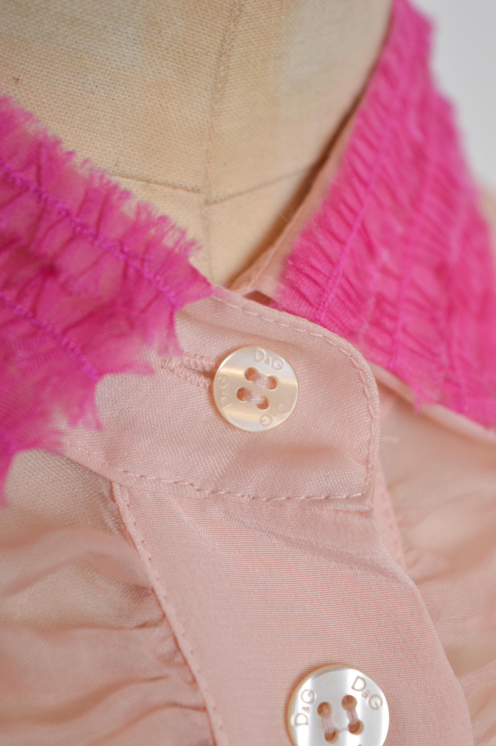 S/S 2006 Pink Tulle Dolce & Gabbana Ruffled Silk Blouse and matching Skirt suit For Sale 7