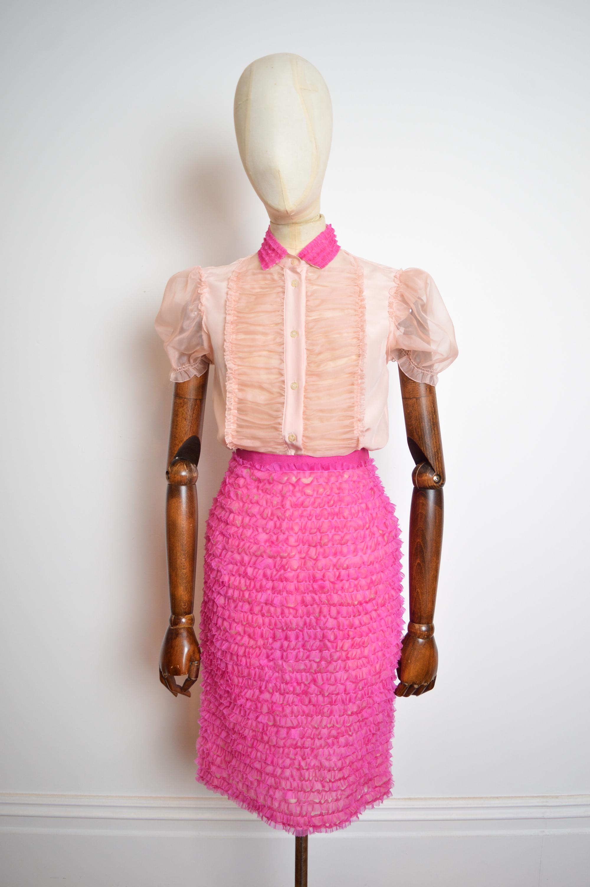 S/S 2006 Pink Tulle Dolce & Gabbana Ruffled Silk Blouse and matching Skirt suit In Good Condition For Sale In Sheffield, GB