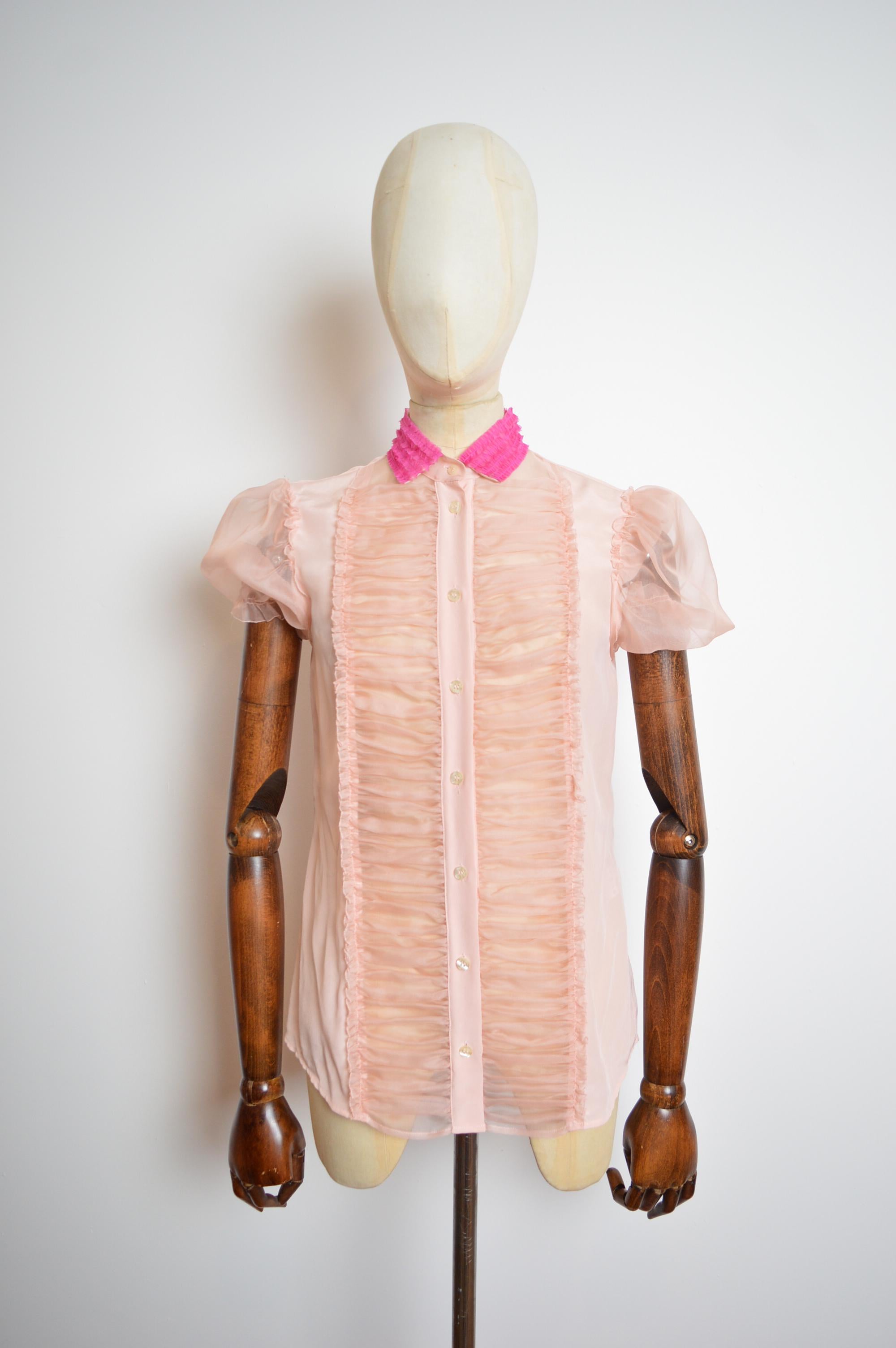 S/S 2006 Pink Tulle Dolce & Gabbana Ruffled Silk Blouse and matching Skirt suit For Sale 2