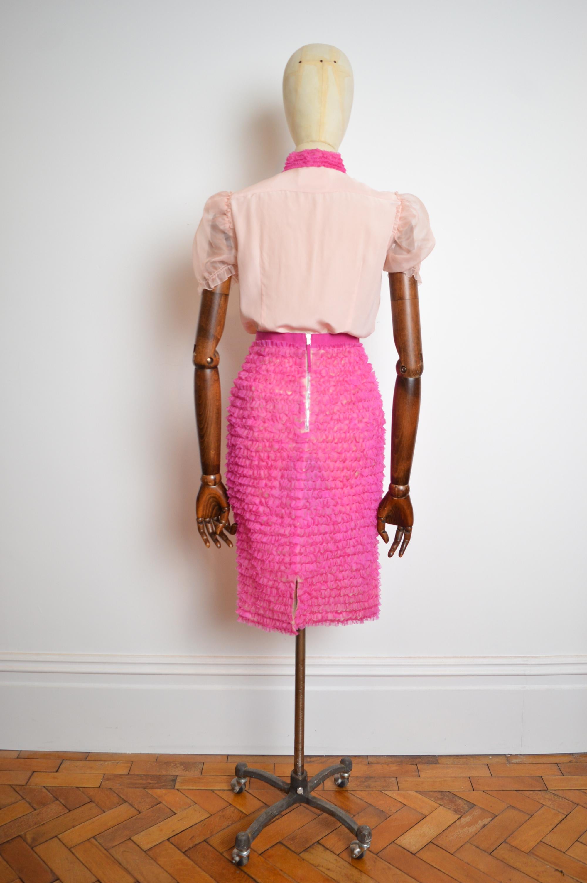 S/S 2006 Pink Tulle Dolce & Gabbana Ruffled Silk Blouse and matching Skirt suit For Sale 3