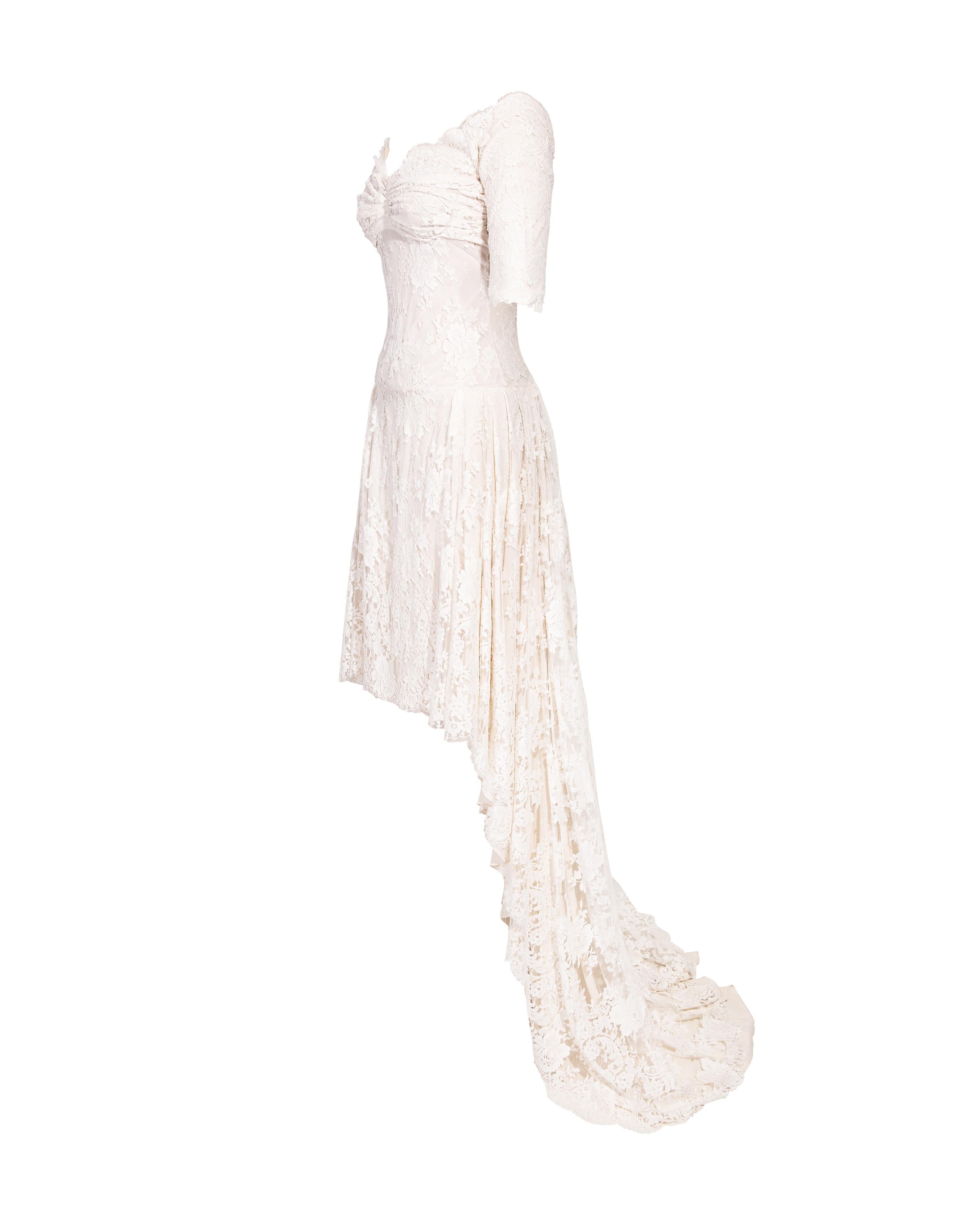 S/S 2007 Alexander McQueen (Lifetime) White Lace Off-Shoulder Gown with Train In Excellent Condition For Sale In North Hollywood, CA