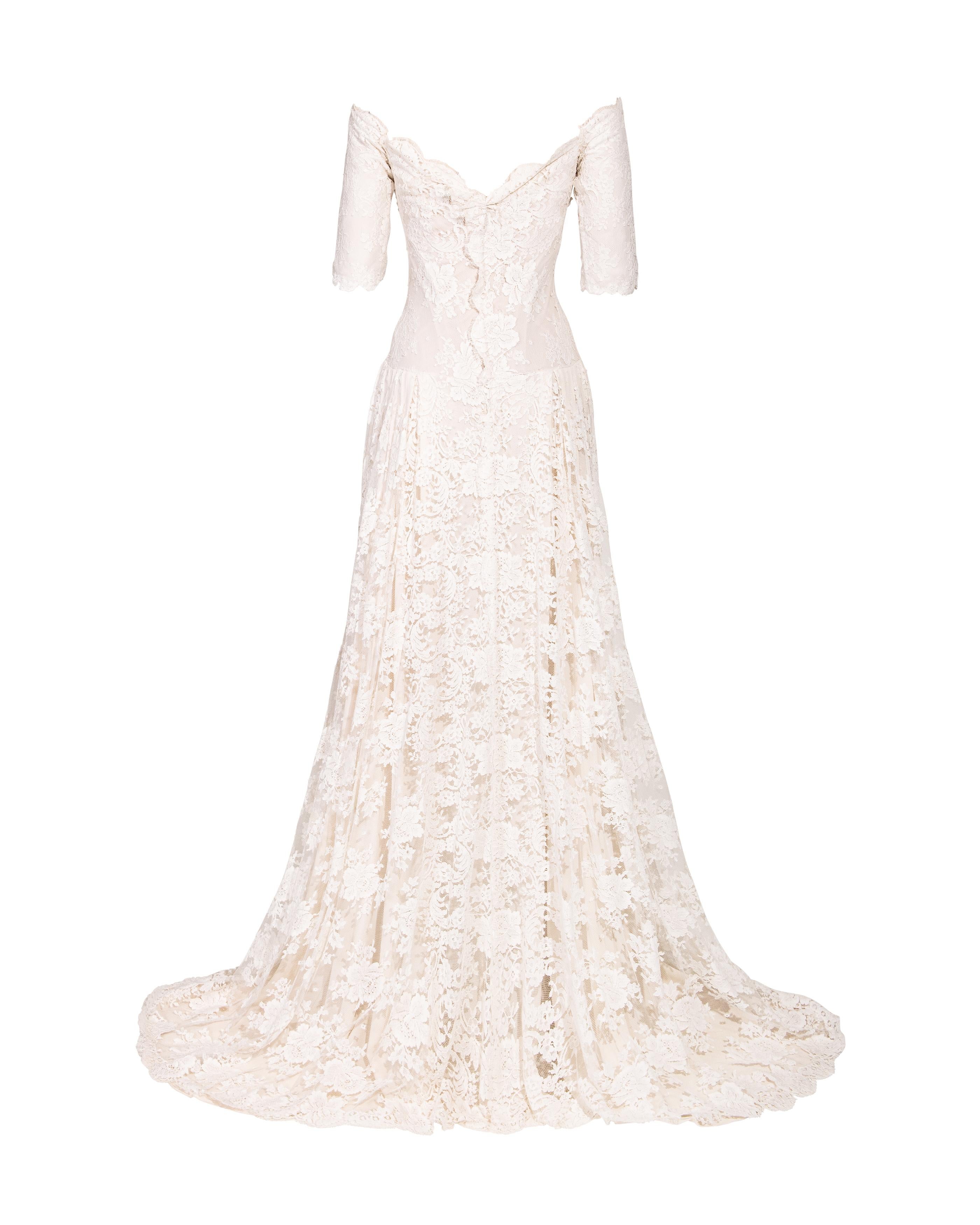 S/S 2007 Alexander McQueen (Lifetime) White Lace Off-Shoulder Gown with Train For Sale 1
