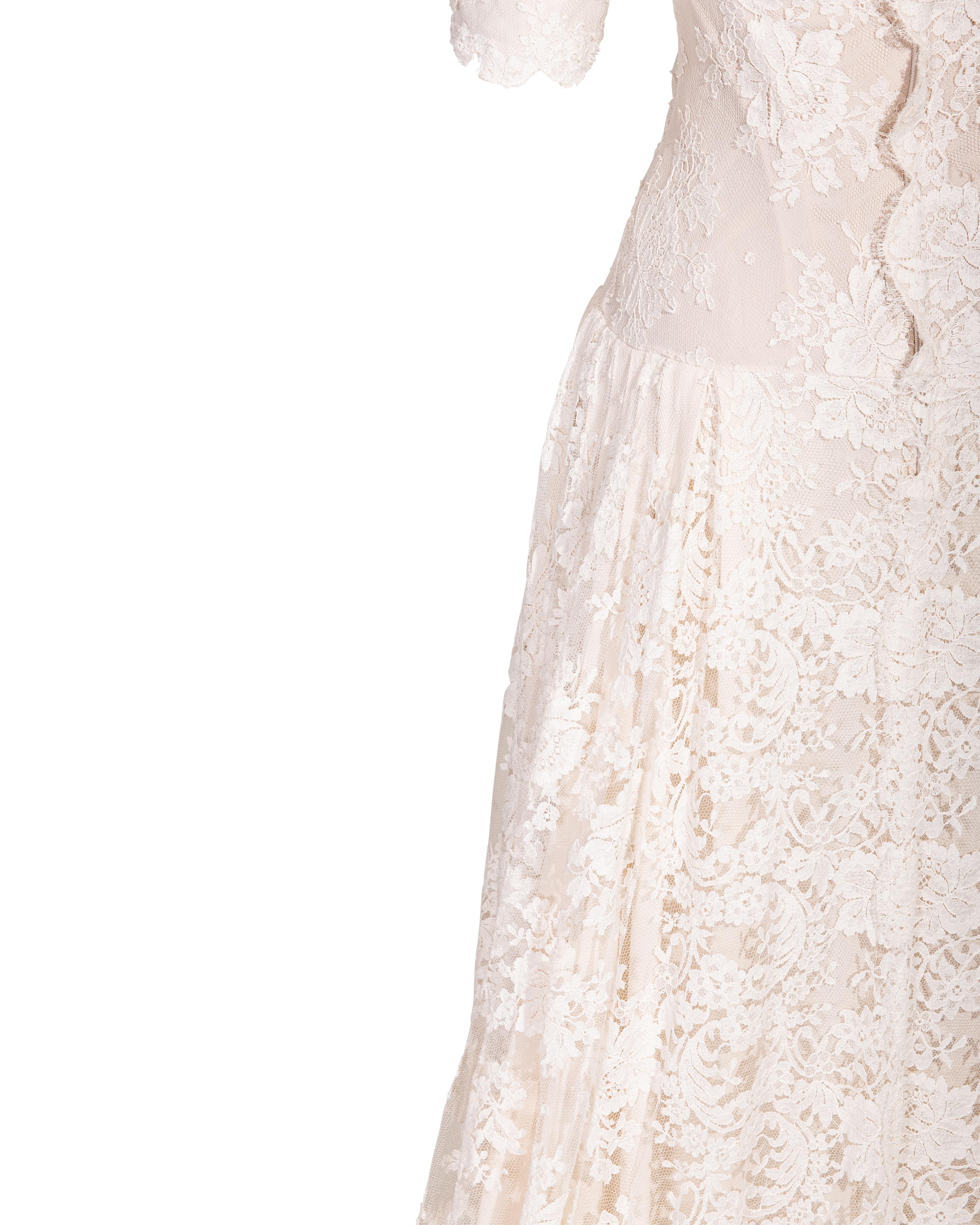 S/S 2007 Alexander McQueen (Lifetime) White Lace Off-Shoulder Gown with Train For Sale 2