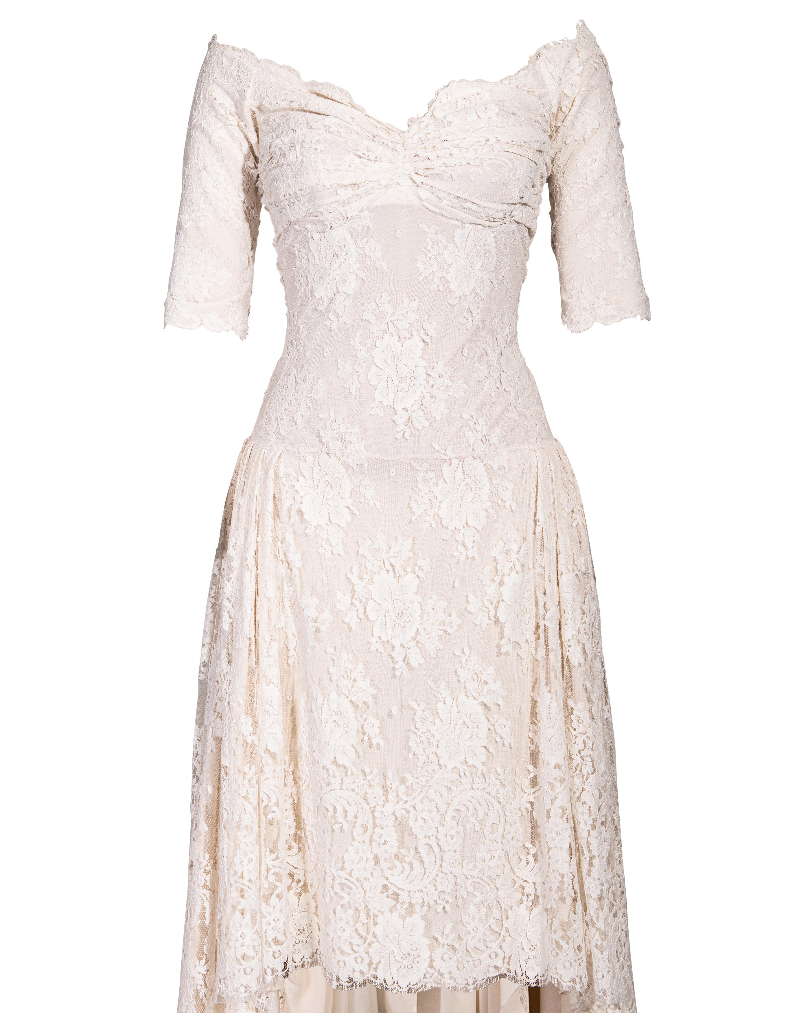 S/S 2007 Alexander McQueen (Lifetime) White Lace Off-Shoulder Gown with Train For Sale 3