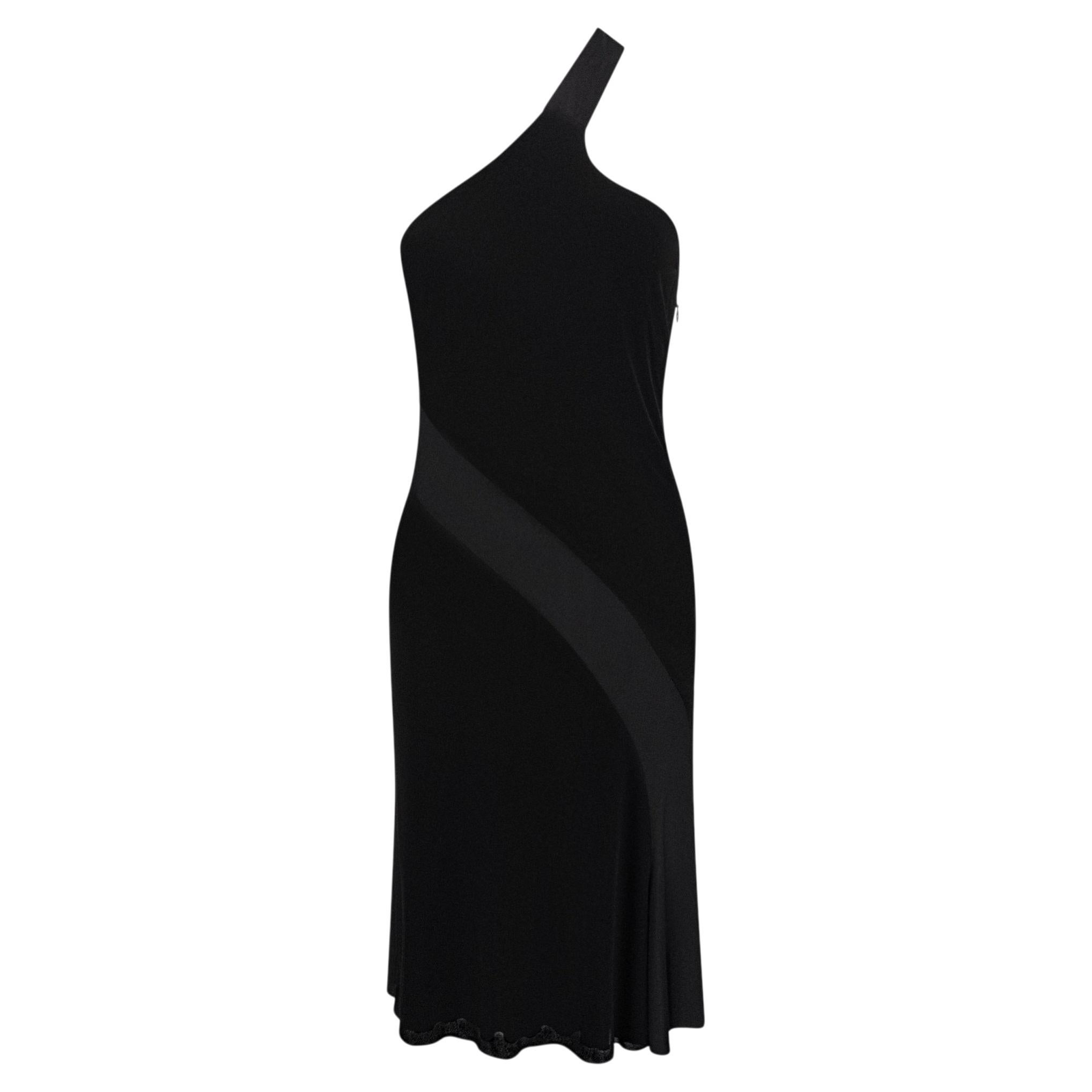 Versace by Donatella, Frühjahr/Sommer 2007 – Schwarzes Stretch-Kleid mit asymmetrischem Schößchen und „V“-förmiger Schnalle