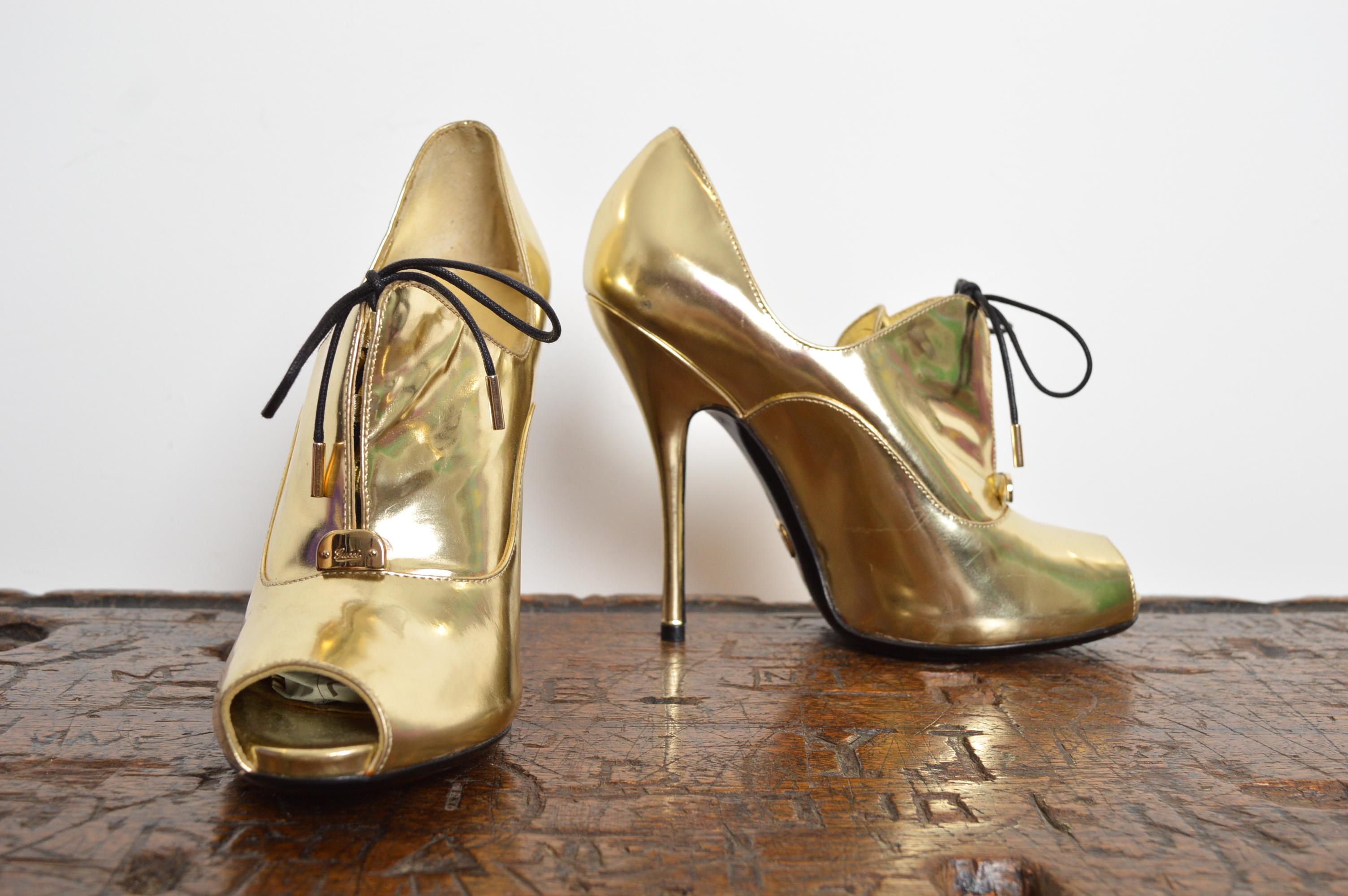 Marrone S/S 2008 GUCCI Pale Gold Peep Toe Leather Stiletto lace Up High Heels in vendita