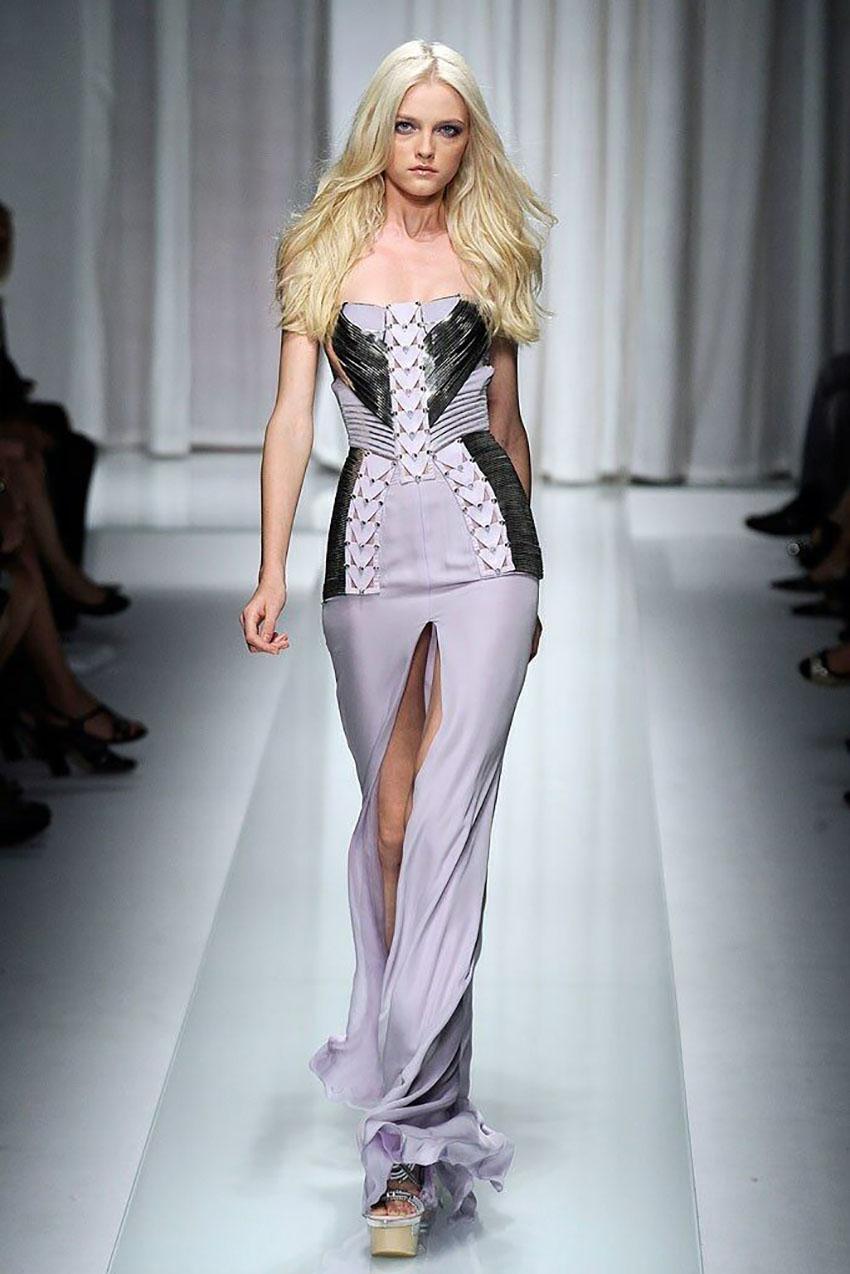 VERSACE DRESS 

Actual runway sample Spring/Summer 2010 LOOK# 47
HIGHLY COLLECTIBLE!!!

The sensational color, artfully embellished body 

and high slit - ensure 

a stunning silhouette. 



Color: Soft Lavender

Inner Corset

Details: Nude Tulle,