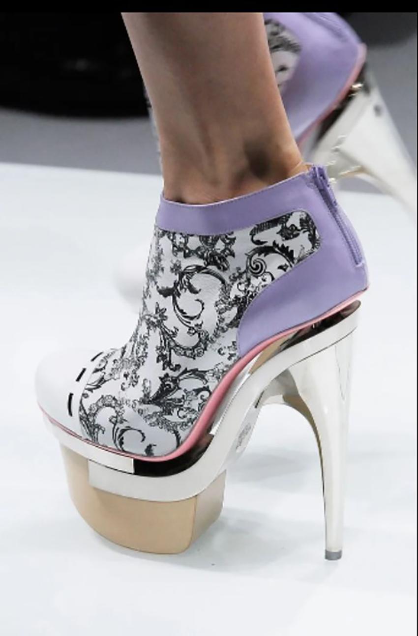 Women's S/S 2010 Look # 4 VERSACE TRIPLE PLATFORM PATENT LEATHER BOOTIES Size 6 For Sale