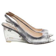 F/S 2010 Prada Keilsandalen aus Leder im Used-Look mit Ledereffekt und Slingback
