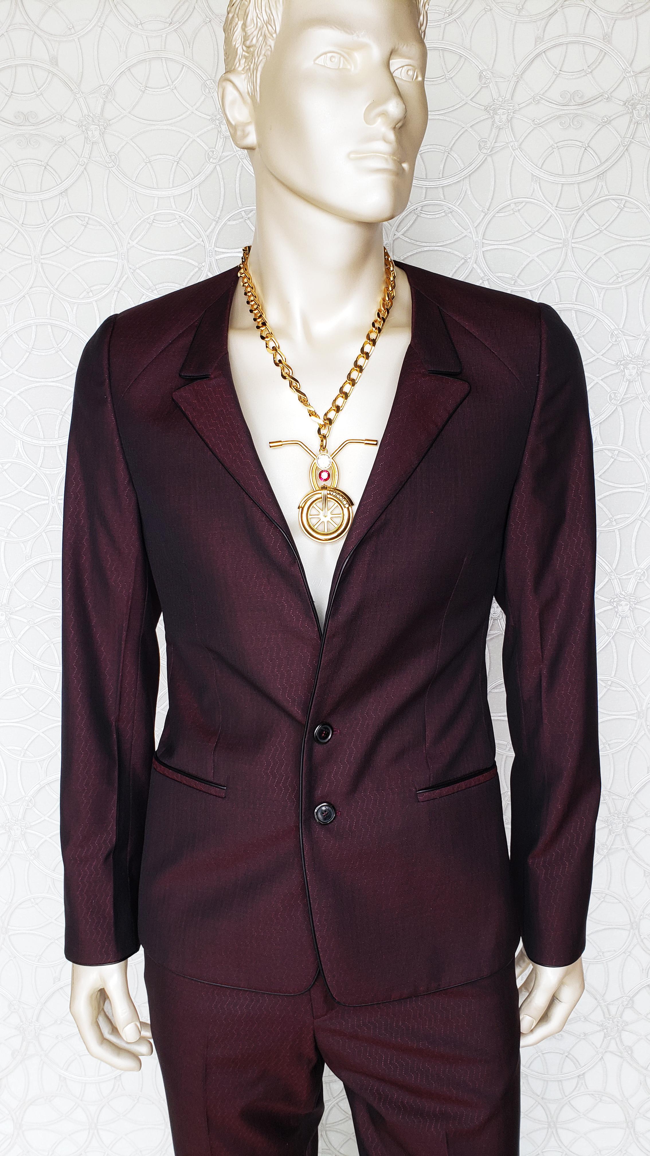 S/S 2011 look #19 NEW VERSACE BURGUNDY WOOL and SILK SUIT 48 - 38 (M) For Sale 3