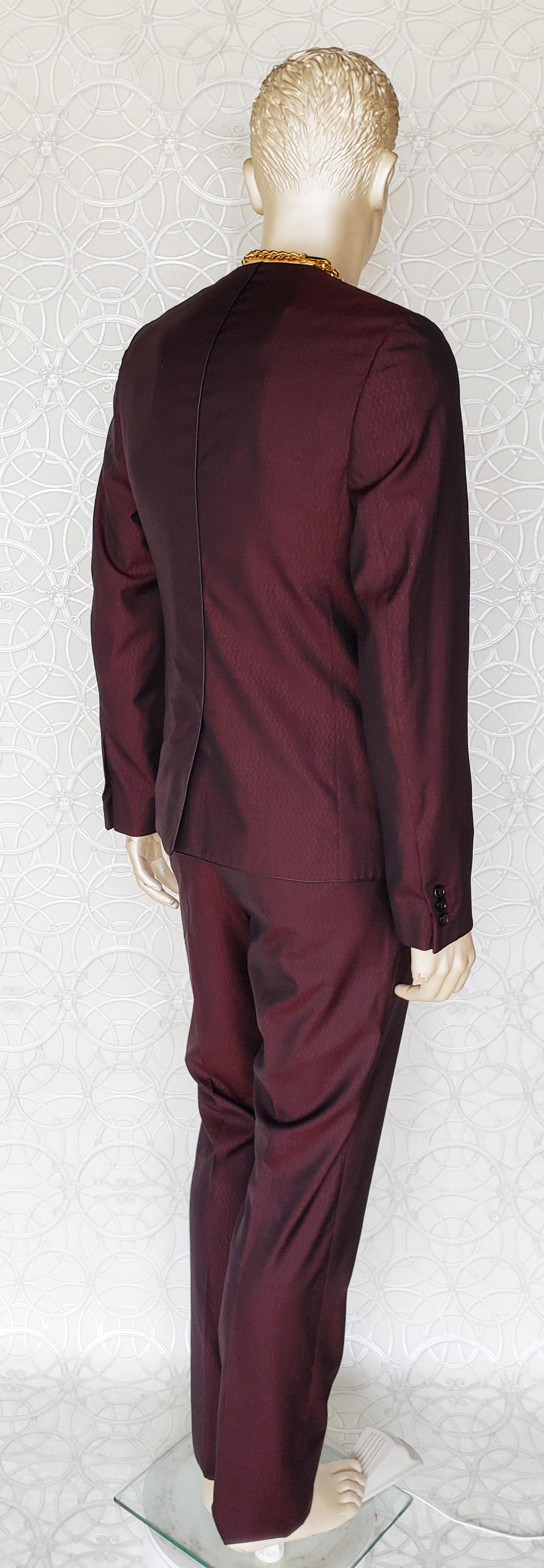 Men's S/S 2011 look #19 NEW VERSACE BURGUNDY WOOL and SILK SUIT 48 - 38 (M) For Sale