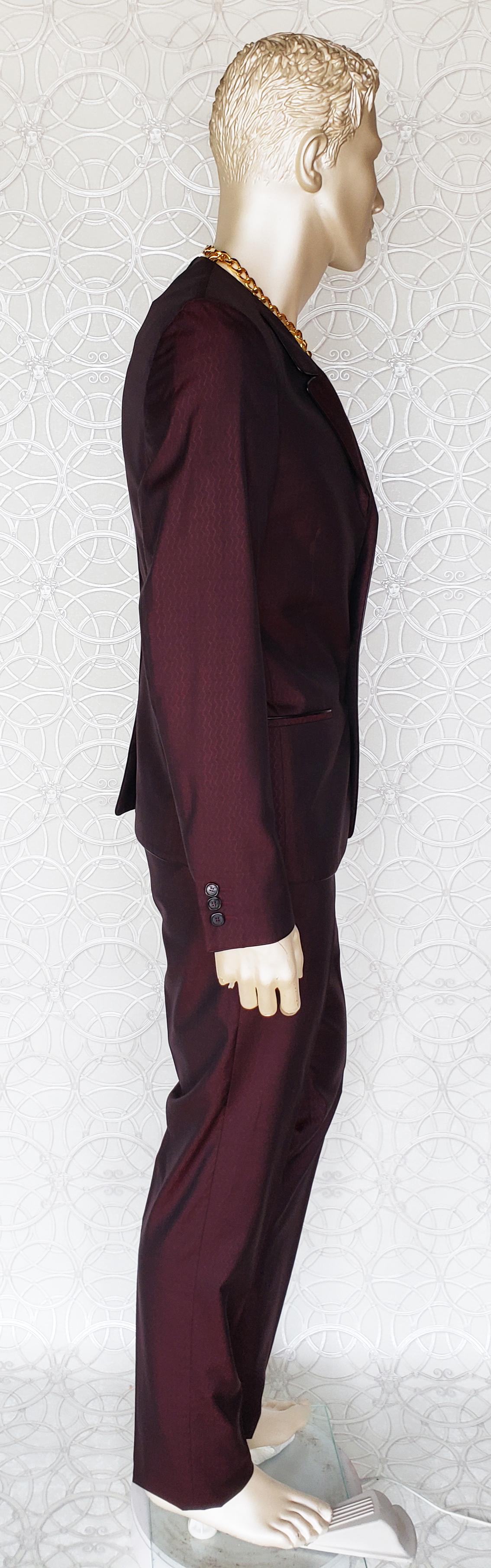 S/S 2011 look #19 NEW VERSACE BURGUNDY WOOL and SILK SUIT 48 - 38 (M) For Sale 1