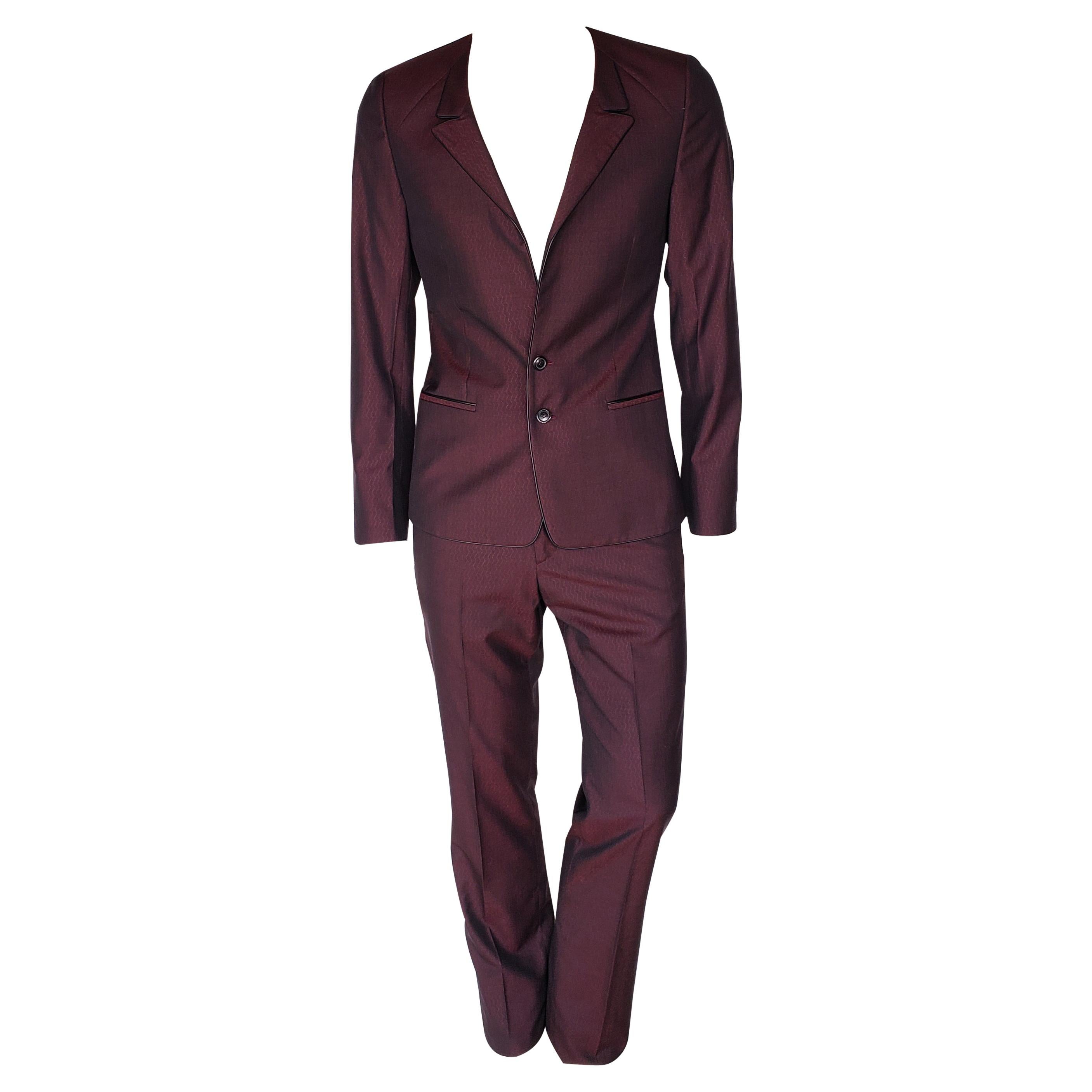 S/S 2011 look #19 NEW VERSACE BURGUNDY WOOL and SILK SUIT 48 - 38 (M) For Sale