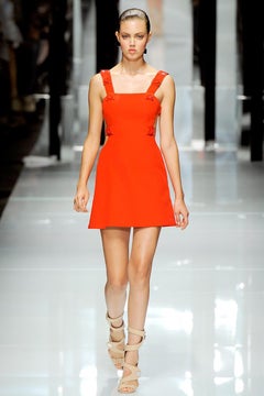 S/S 2011 look # 29 VERSACE PATENT LEATHER TRIM CUT-OUT RED MINI DRESS 38 - 2