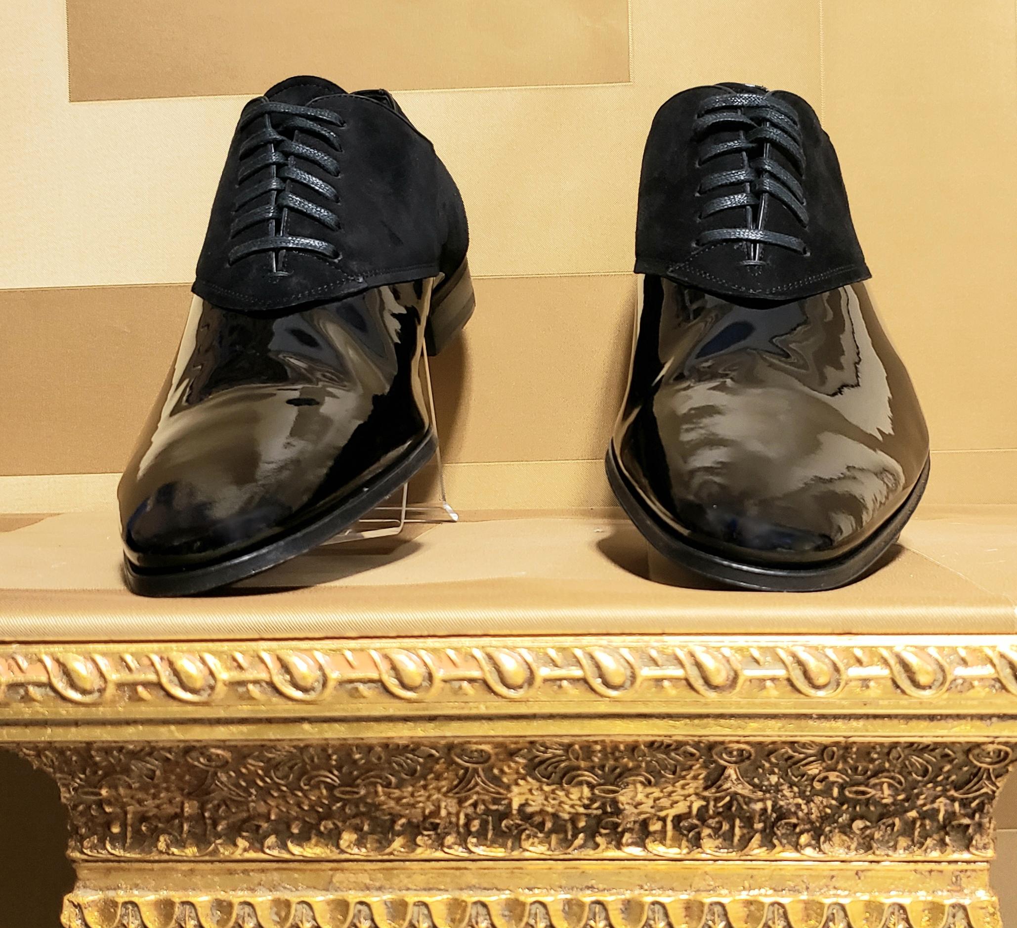 Black S/S 2011 look # 36 NEW VERSACE BLACK PATENT LEATHER LOAFER with SUEDE 44 - 11 For Sale